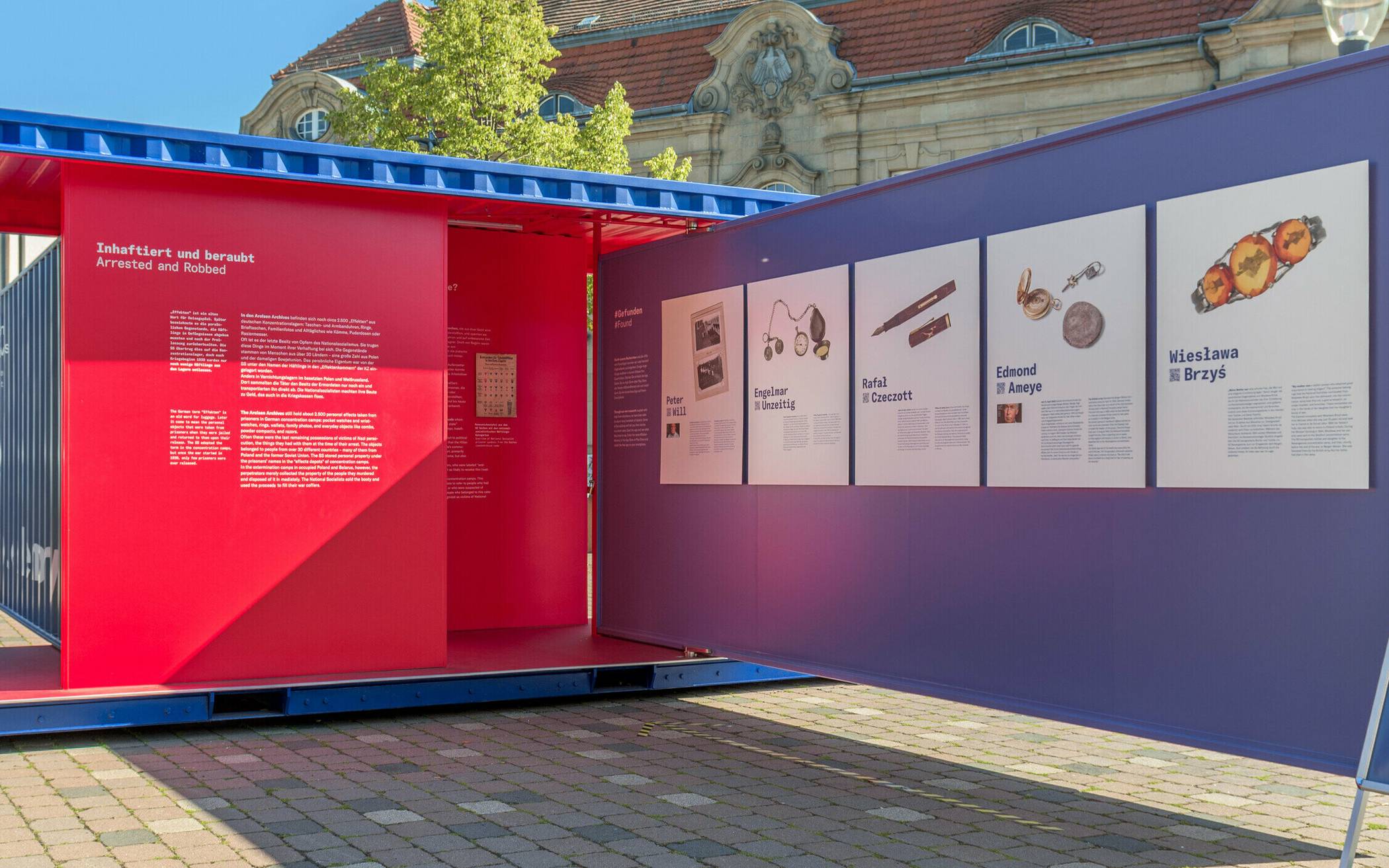 Die Wanderausstellung #StolenMemory der Arolsen Archives