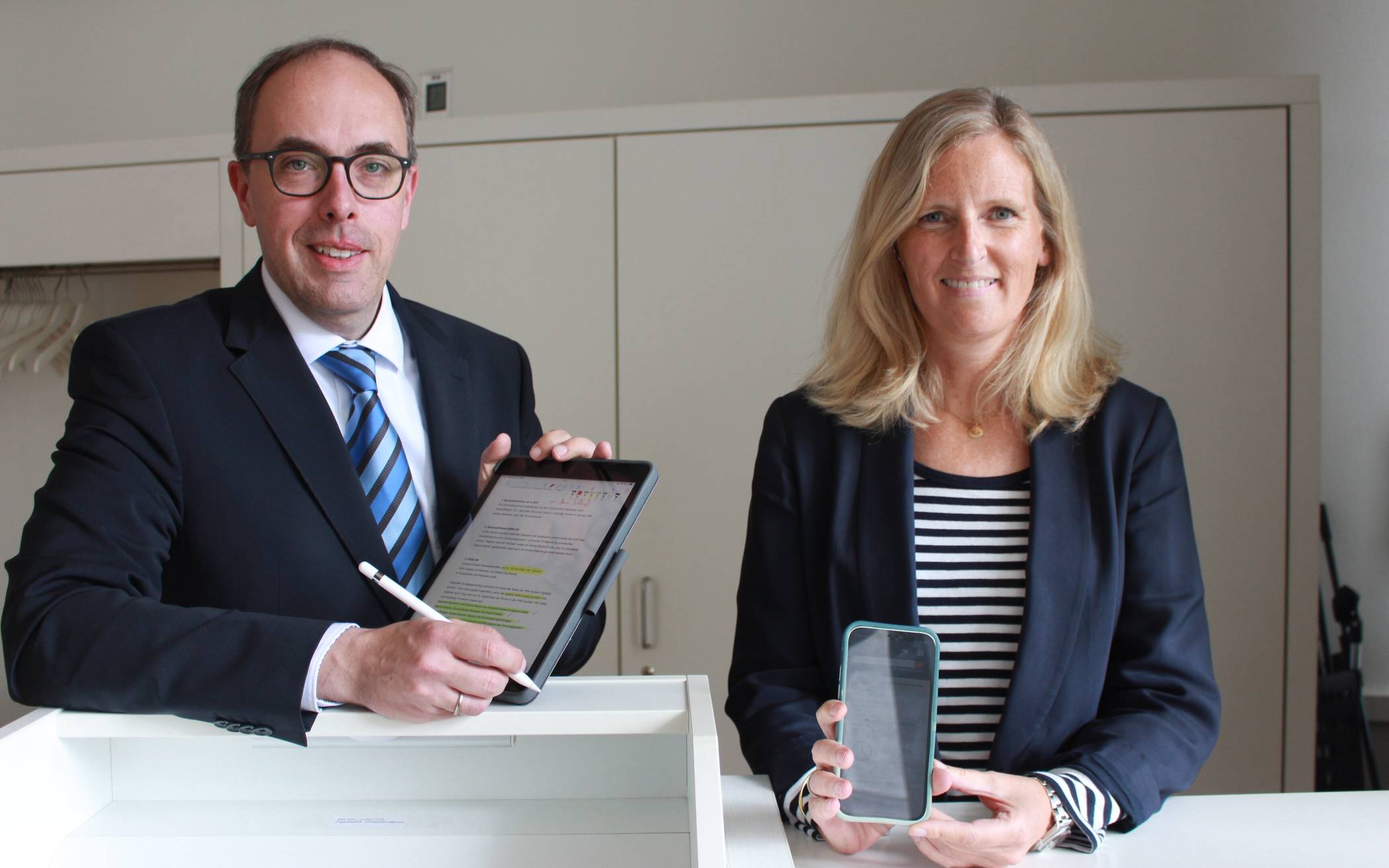 Stellen sich der digitalen Herausforderung: VHS-Direktor