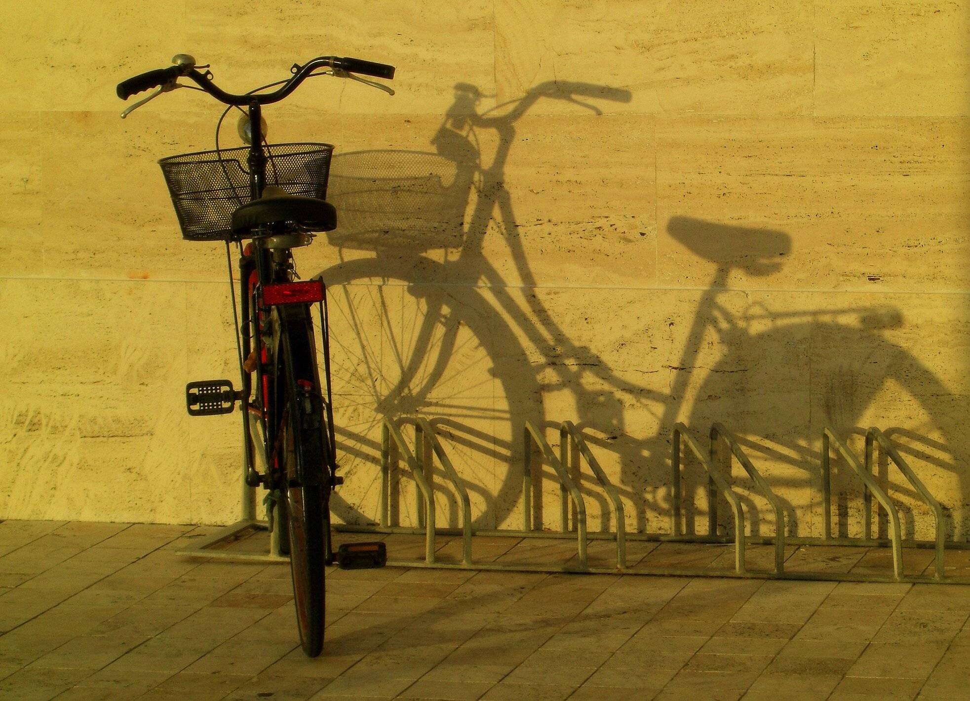  Nicht, dass auf einmal "zwei" dastehen: ein bewachter Fahrradparkpatz wird von vielen Bürgern gewünscht. Foto: Manfred Kepp/pixelio.de 