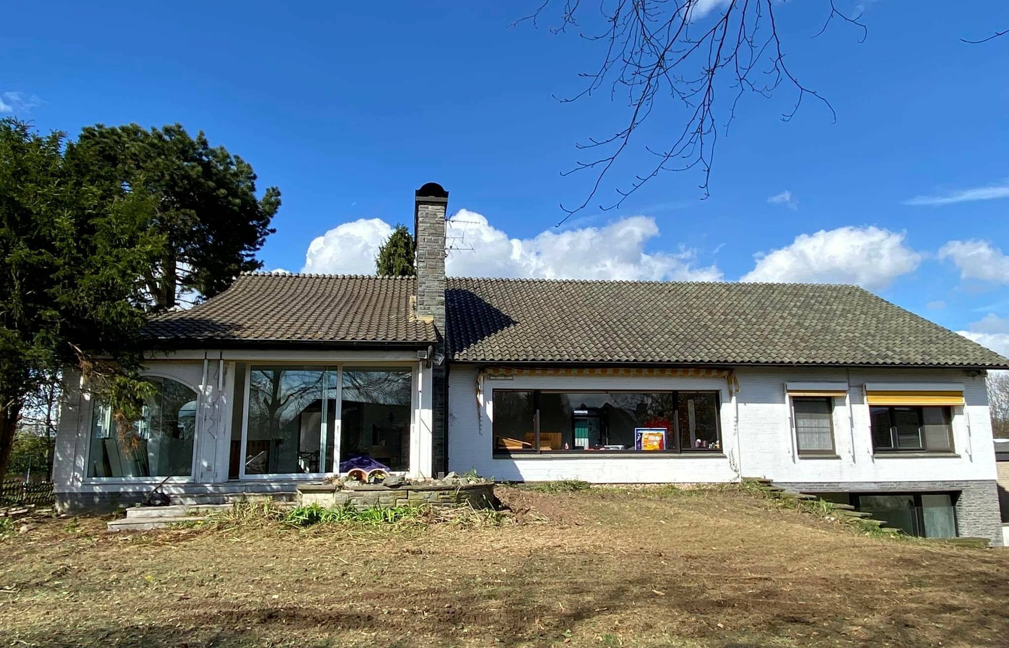  Die Hehler Schützen und einige Nachbarn haben diese leerstehende Villa für ukrainische Flüchtlinge in Stand gesetzt.  
  