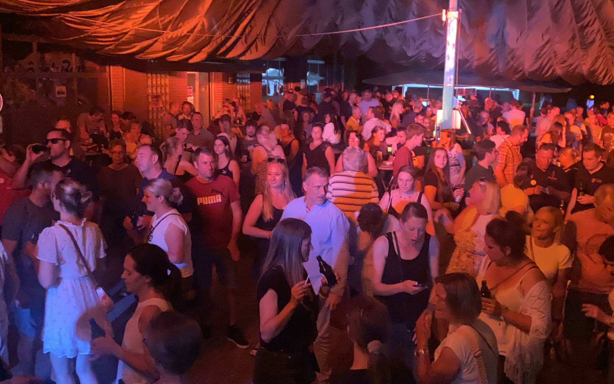 Fire Night bei tropischen Temperaturen