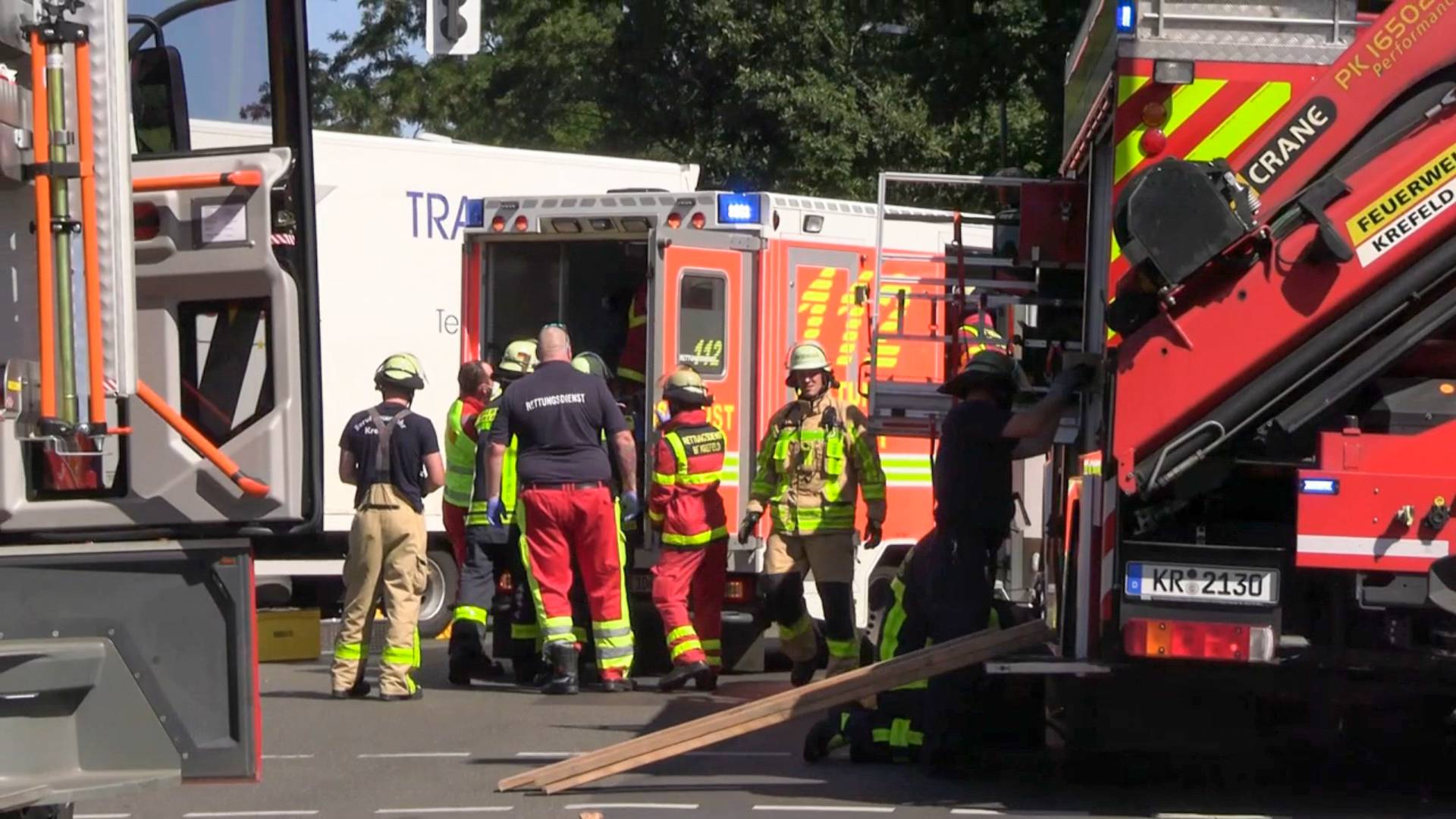 79-Jährige Radfahrerin von Lkw eingeklemmt 
