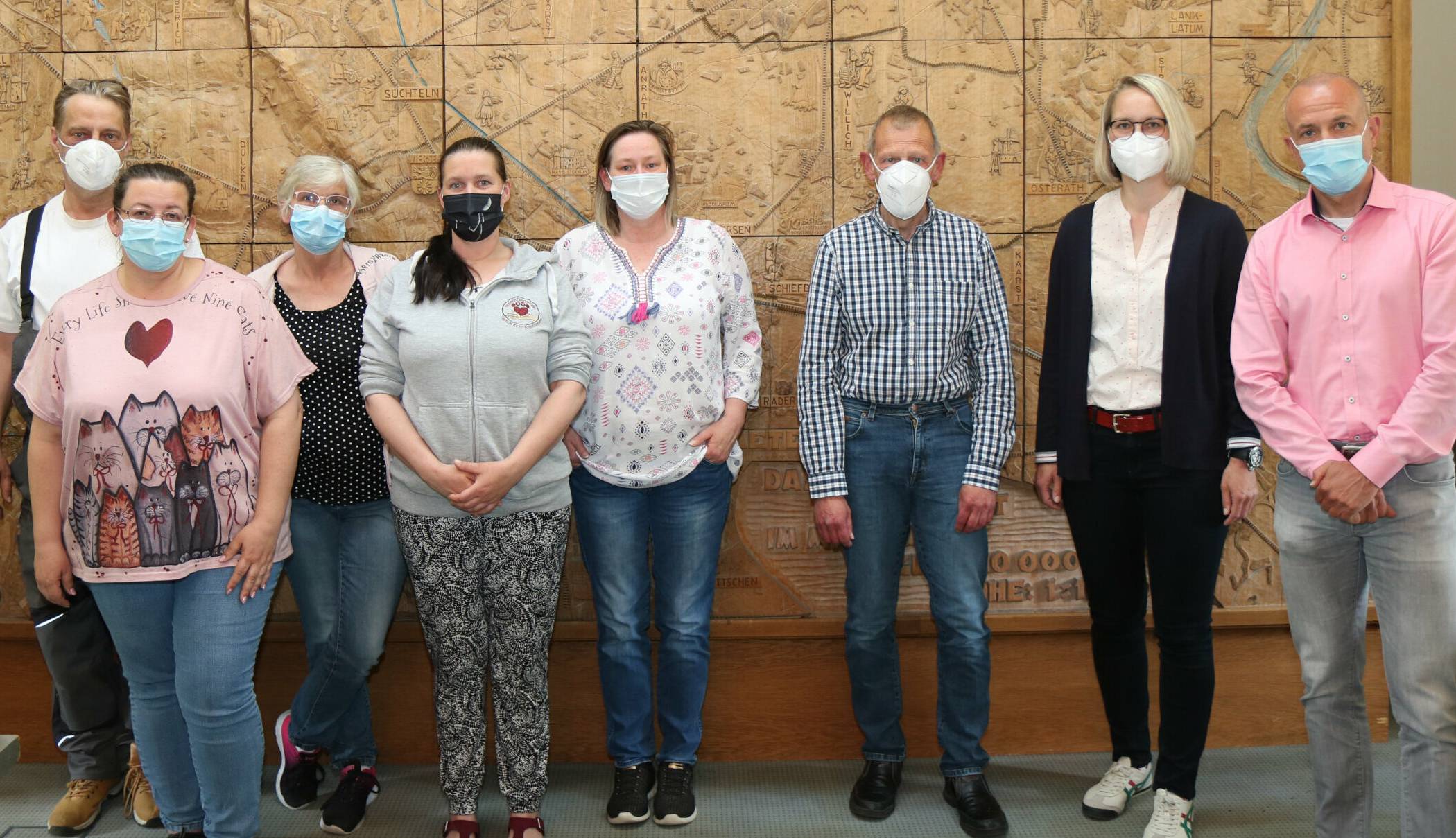   Sie sind im Kreis für den Tierschutz verantwortlich (v.l.): Jochen Lausberg, Tanja Kawaters, Elke Braun, Jenny Pape (alle Notfelle Niederrhein), Manuela Treken und Ralf Thaler (Tierschutz für Willich), Dr. Carina Driehsen (Leiterin Veterinäramt Kreis) und Thomas Heil (Dezernent für Ordnung und Verbraucherschutz des Kreises).  