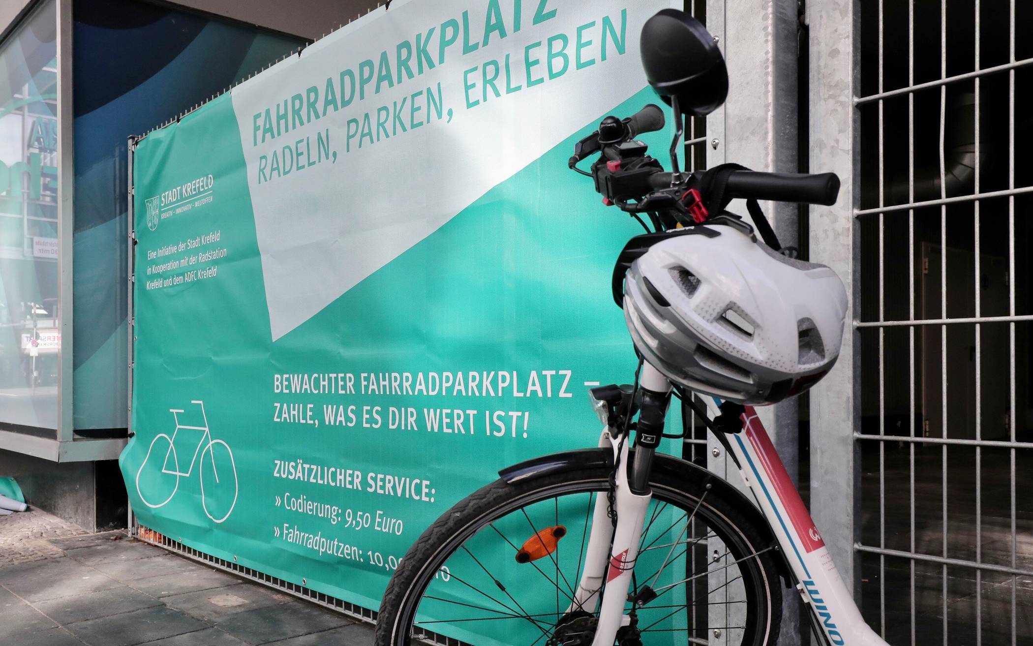 Der bewachte Fahrradparkplatz an der Königstraße