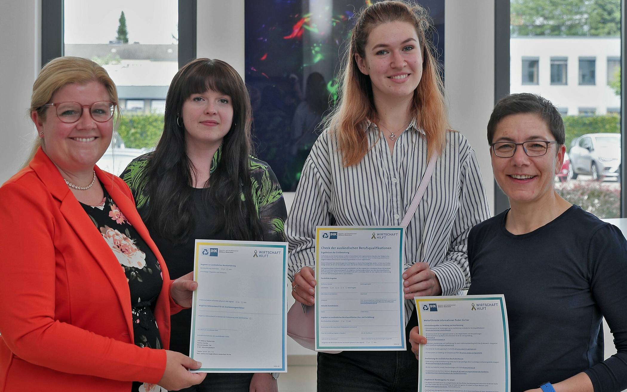 Anastasiia Slobodian (2.v.r.) aus der Ukraine