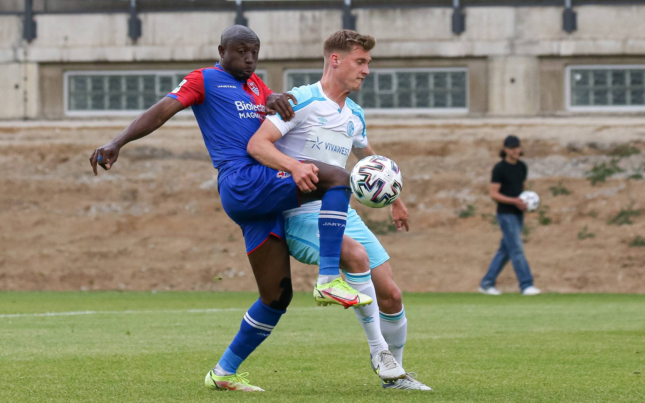 Charles Atsina bleibt beim KFC