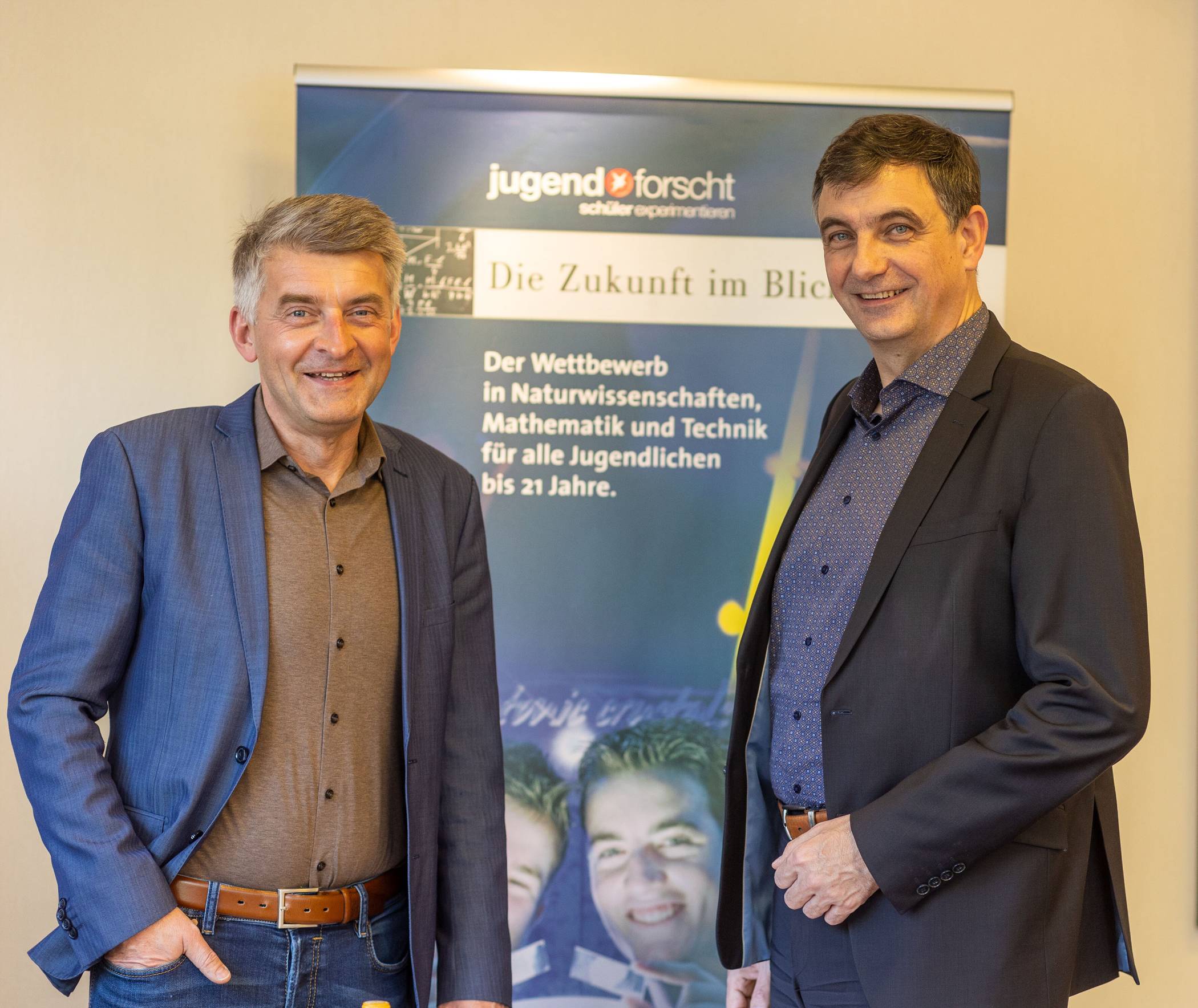  Thomas Zöllner (l), Wettbewerbsleiter des Regionalwettbewerbs Niederrhein und Dr. Ralf Wimmer, Patenbeauftragter des Regionalwettbewerbs Niederrhein und stellvertretender Hauptgeschäftsführer der Unternehmerschaft Niederrhein. 