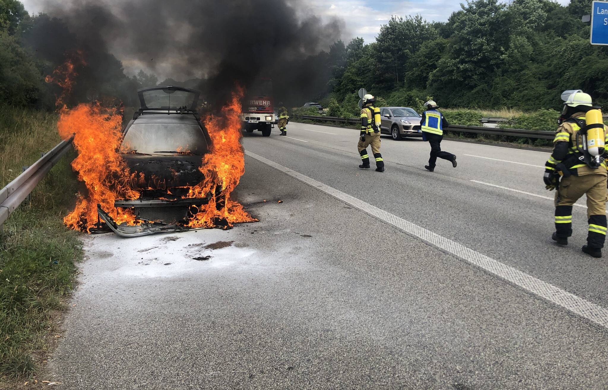 Mit 15 Einsatzkräften bekämpfte die Feuerwehr