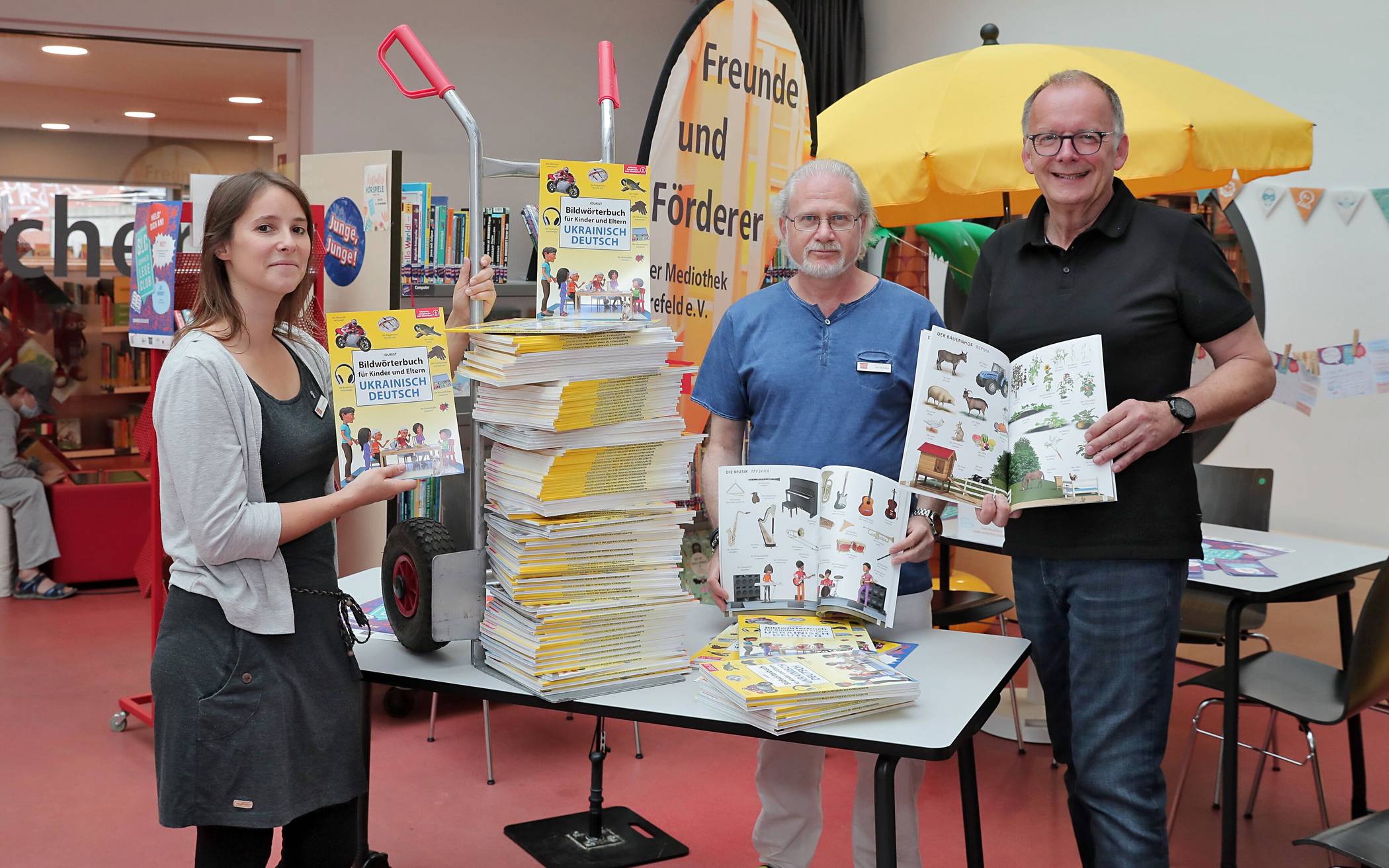 Bilderwörterbücher für ukrainische Kinder und Eltern in Krefeld