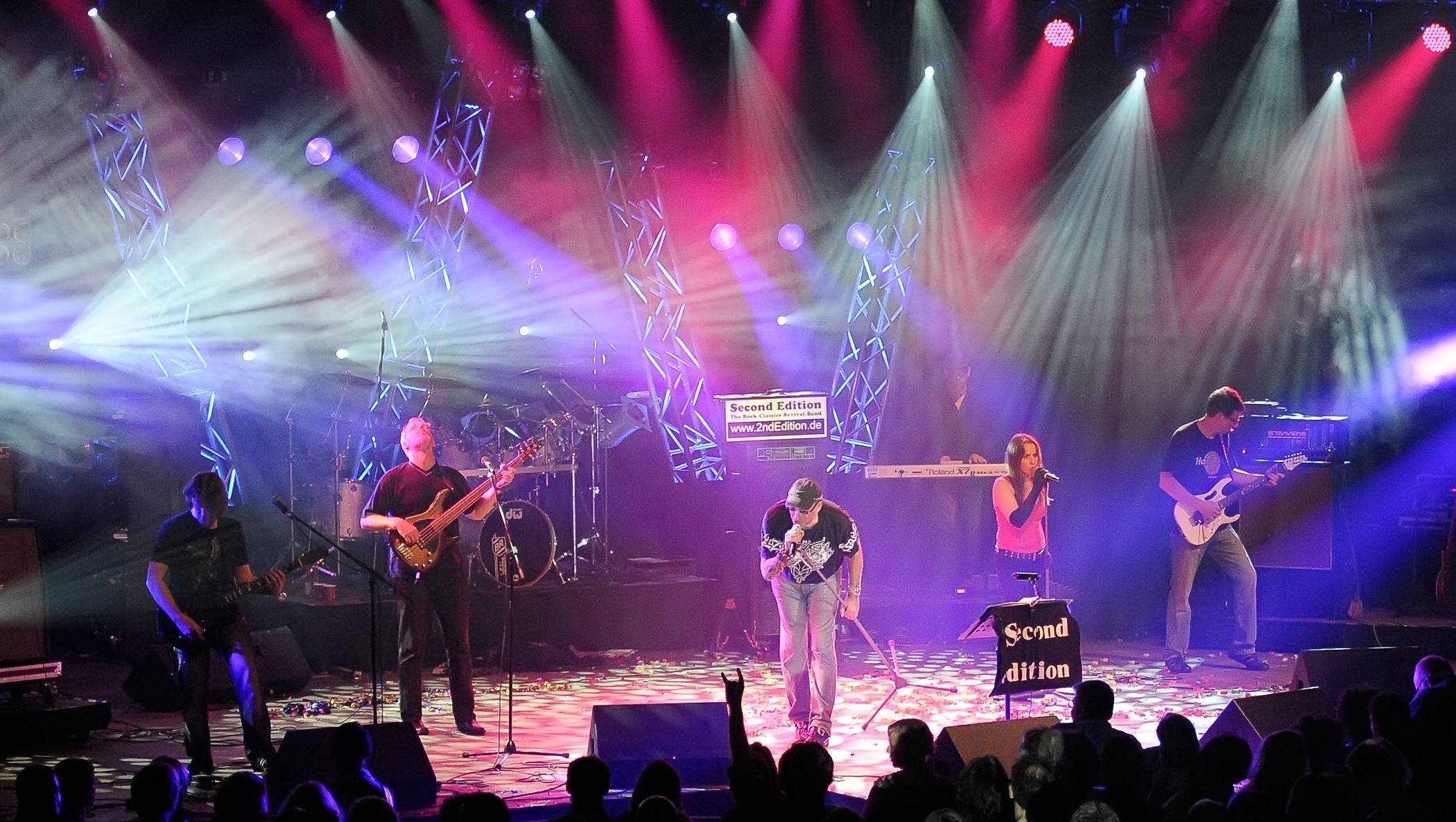  Die Jungs von Second Edition legen auch mal den härteren Gang ein - und Frontfrau Irene Degens auch. 