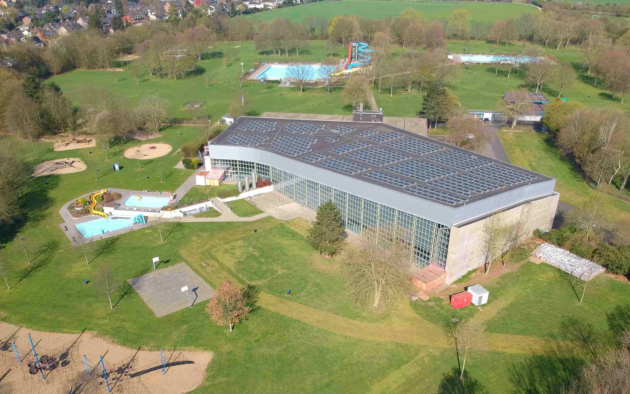  In den städtischen Schwimmbändern (hier das Badezentrum Bockum) gelten veränderte Öffnungszeiten. 