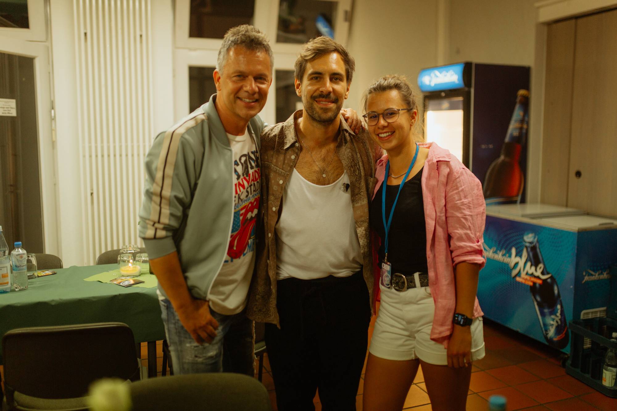 Kennt jetzt die Dusche von Christian Pape (l.) und Tochter Amelie: Max Giesinger. 