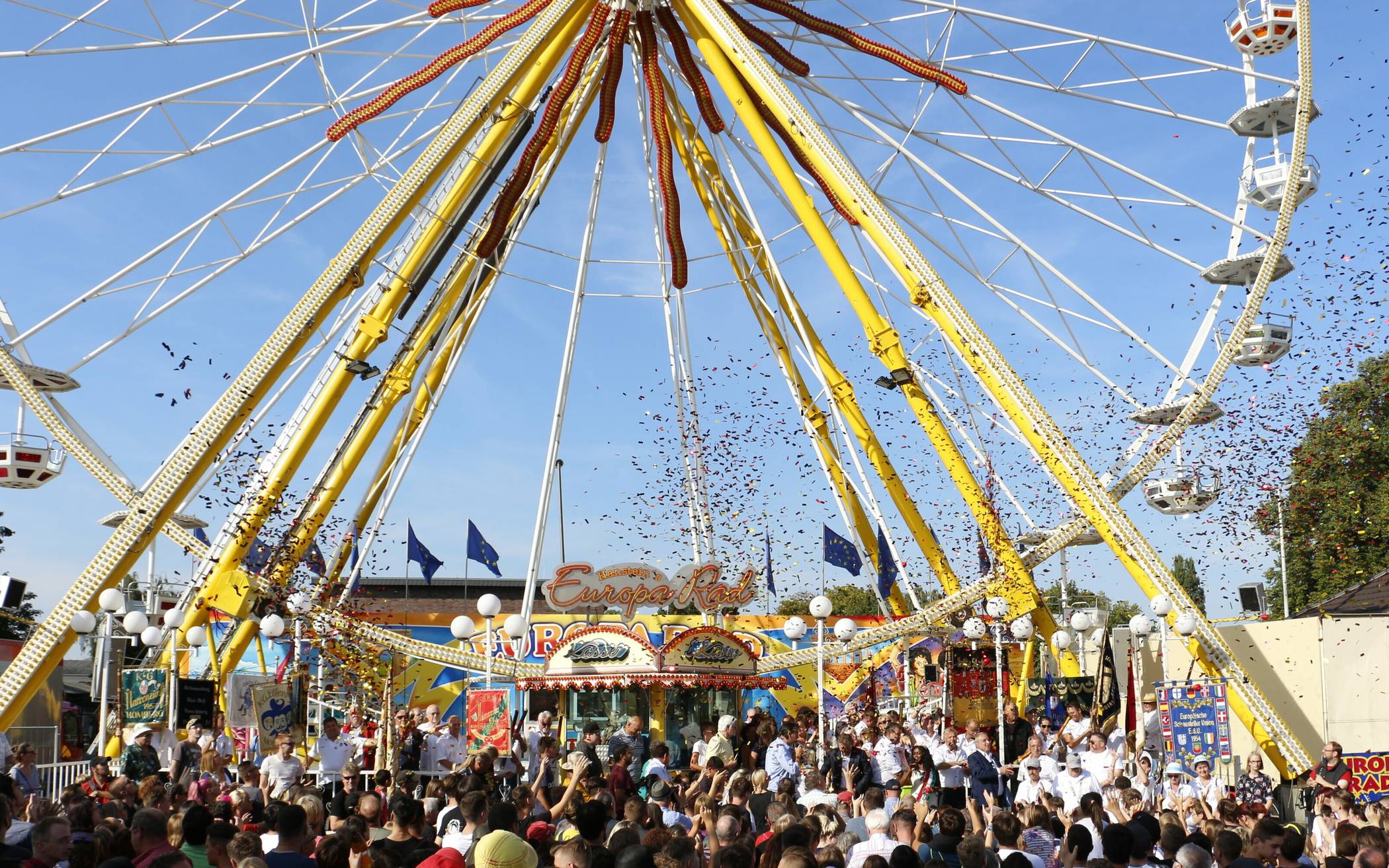  Die Moerser Kirmes dreht 2022 endlich wieder das ganz große Rad. 