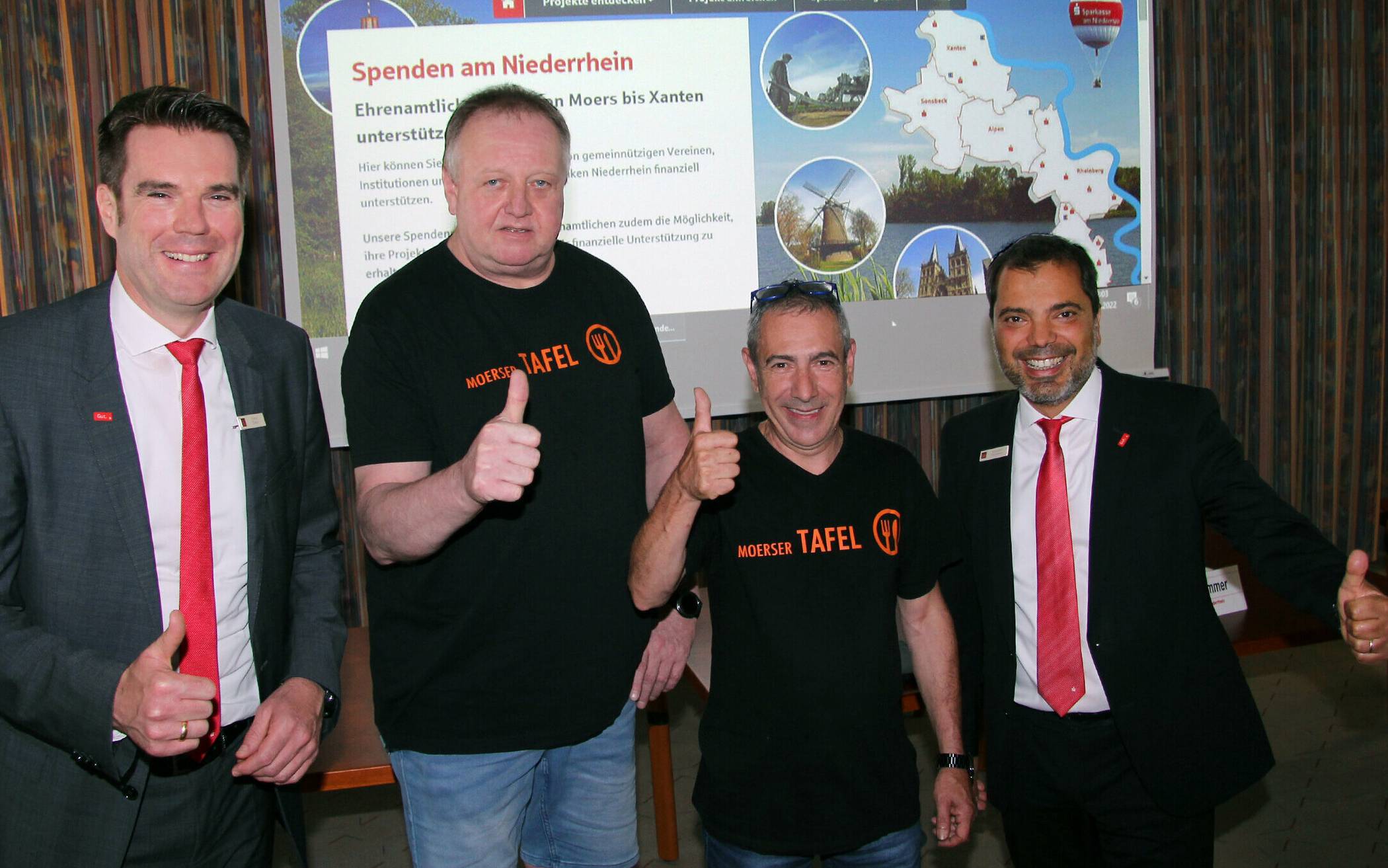 Mitmachen! Sparkassen-Abteilungsleiter Stefan Ertelt, Rainer Hellfeier