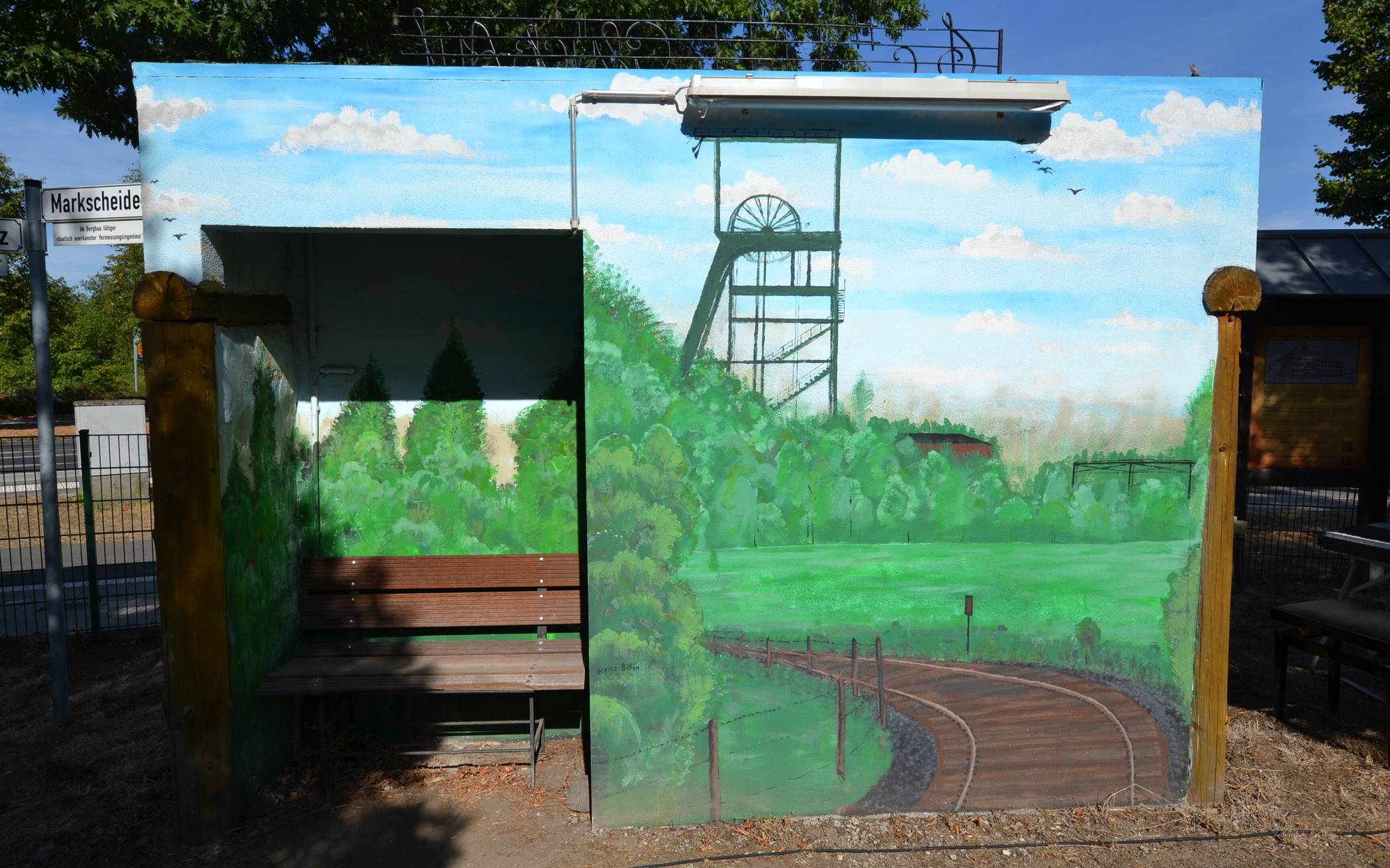 Nach einer alten Postkarte aus Rumeln-Kaldenhausen hat Heinz Billen die Rückwand des...