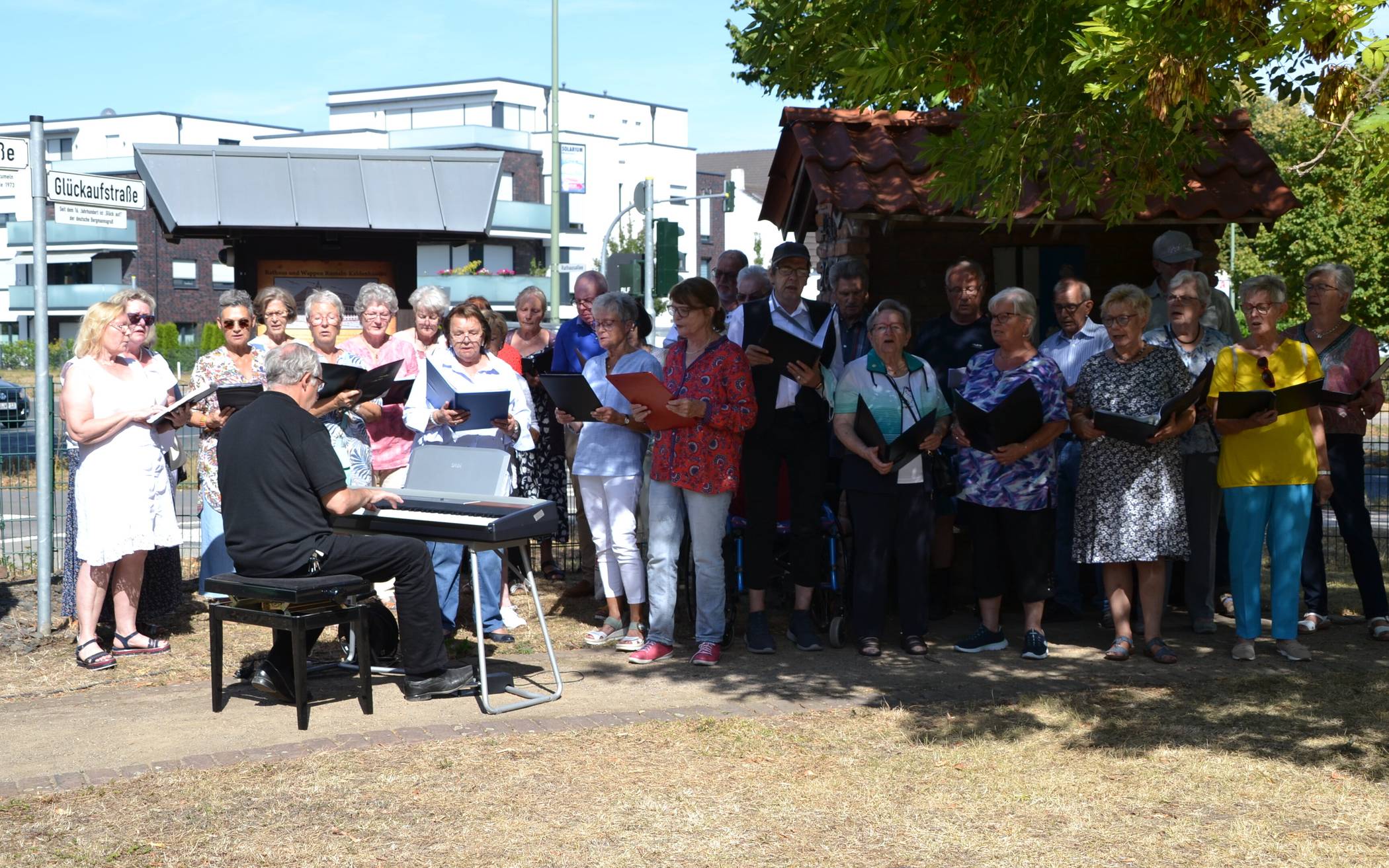 ... und zur Einweihung der Bauernremise das Erntelied „Schau auf die...