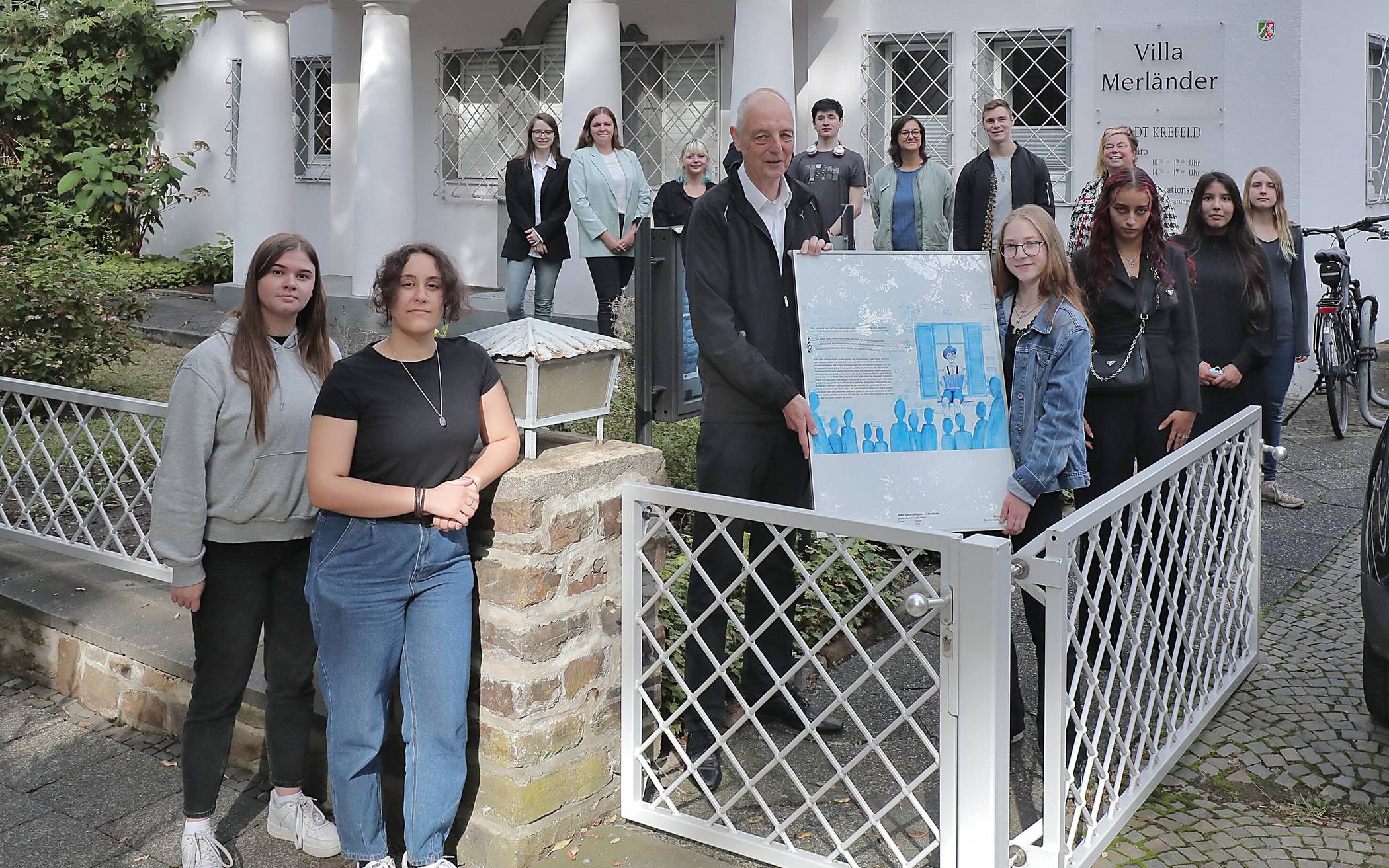 Vor der Villa Merländer: Bernd Mildebrath