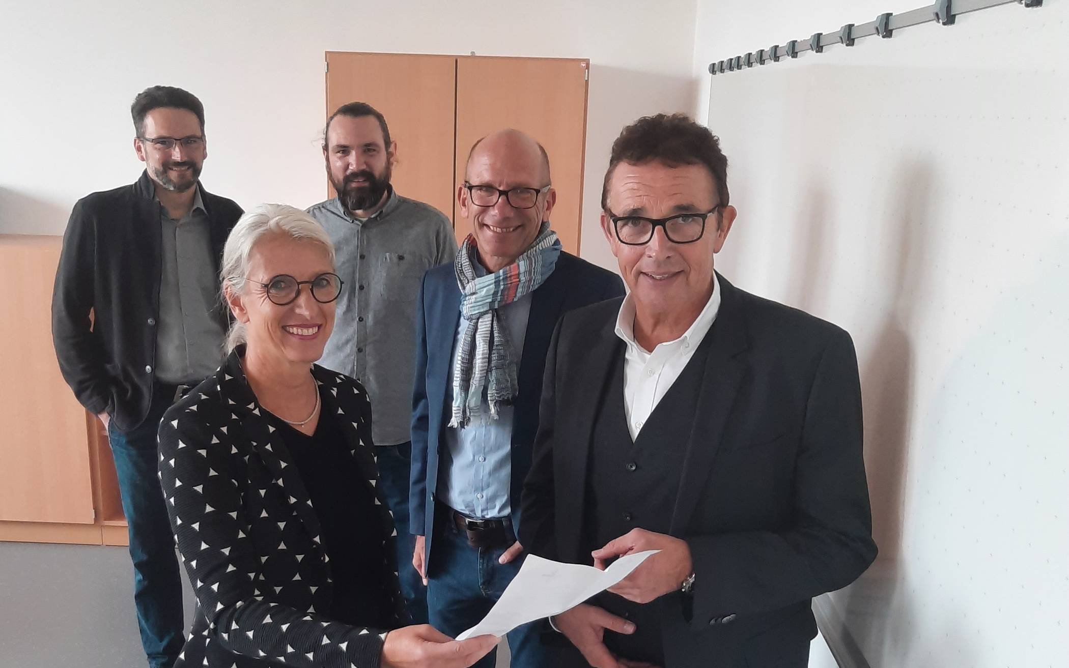 Schulleiterin Sabine Kliemann und Bürgermeister Prof. Dr. Christoph Landscheidt bei der Besichtigung.Foto: Stadt Ka-Li