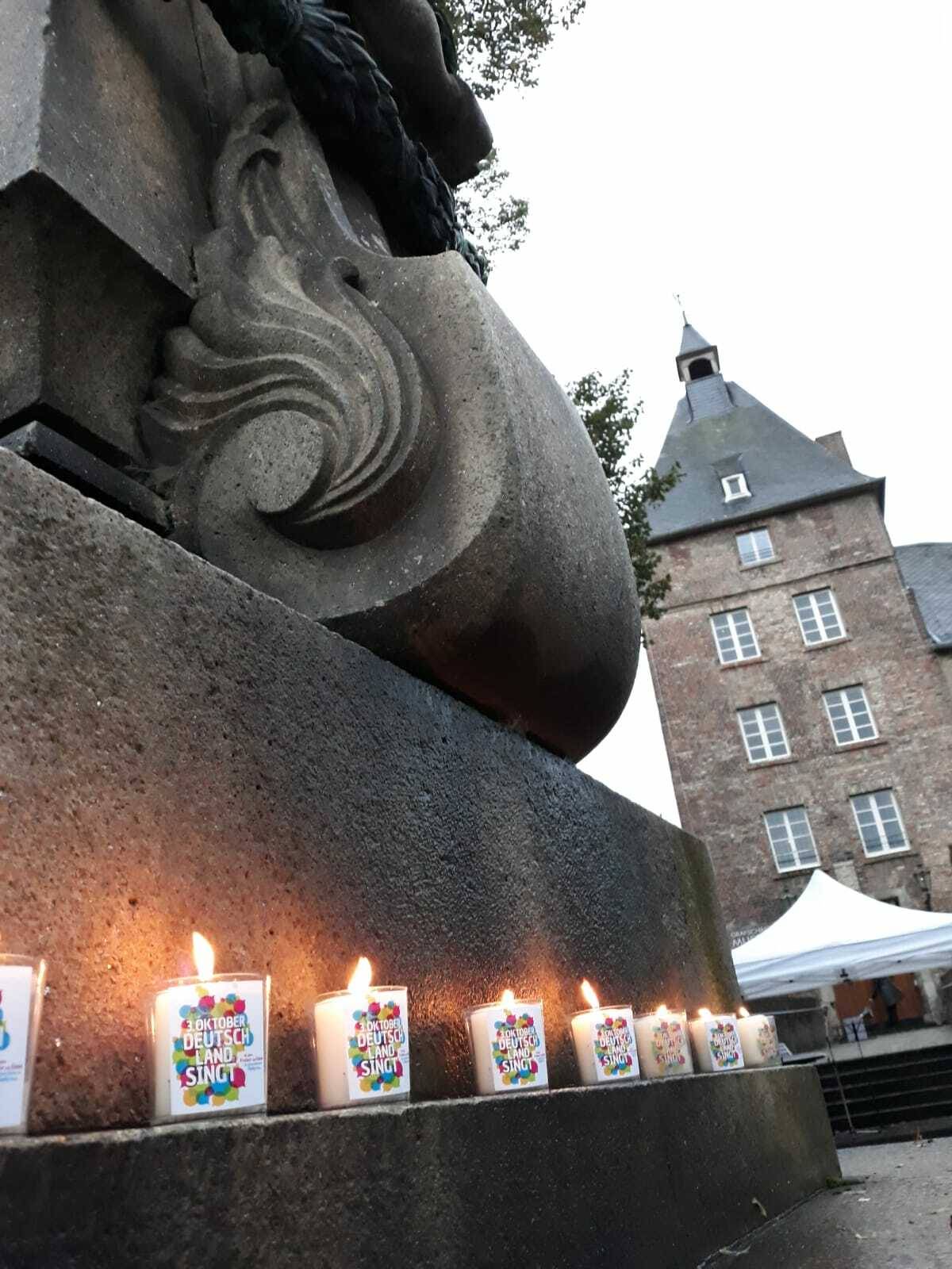 Zum Tag der deutschen Einheit: Gemeinsames Singen auf dem Schlossplatz