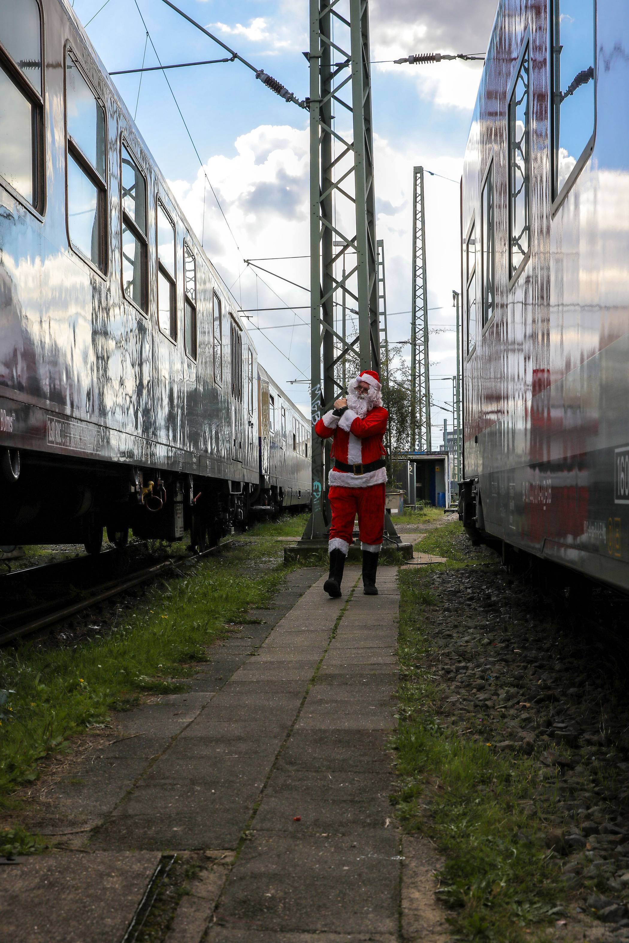  Am 10. und 11. Dezember besucht der Weihnachtsmann kleine und große Gäste im Zug.  