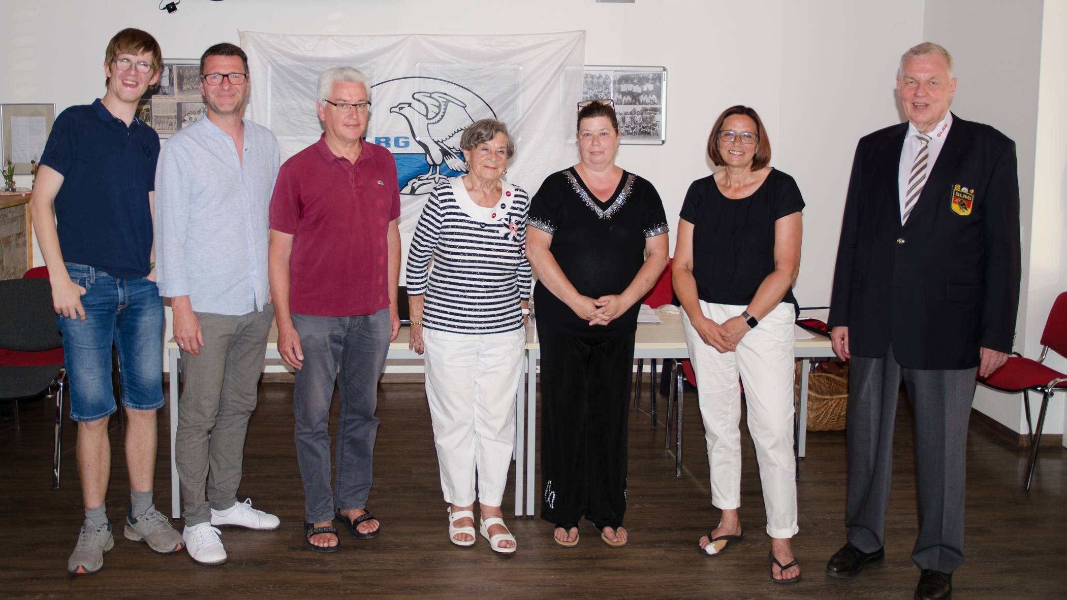 Die Geehrten Julius Otto, Frank Schauerte (für Claudia Schauerte), Uwe Paas, Brigitte Kirsch, Claudia Theisen und Gabi Haase mit Ortsgruppenleiter Dirk Warthmann (v.l.). 