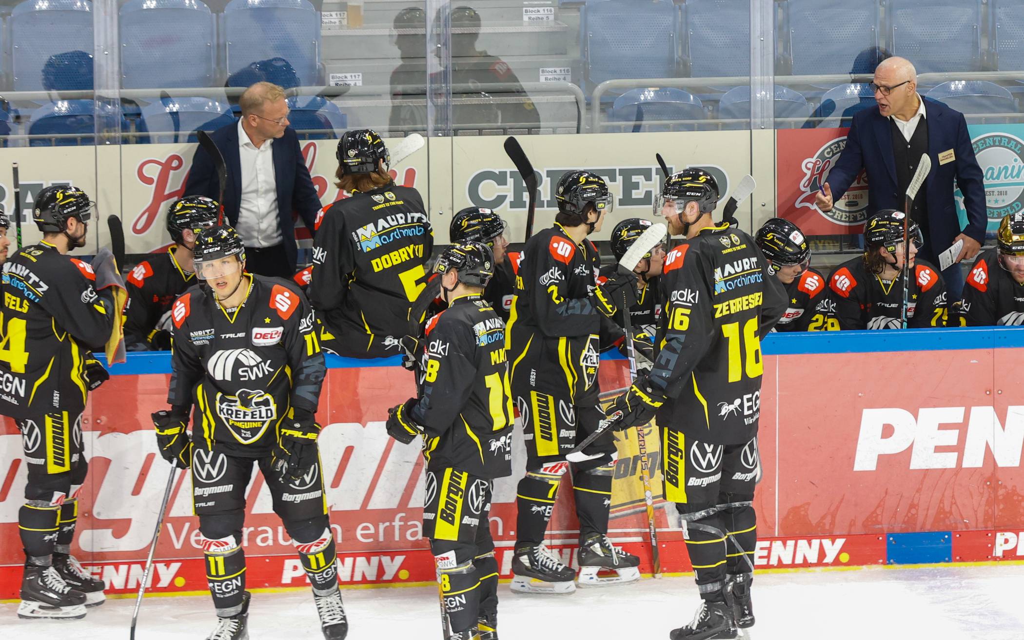 Pinguine siegen beim Heimspiel. Doch Trainer