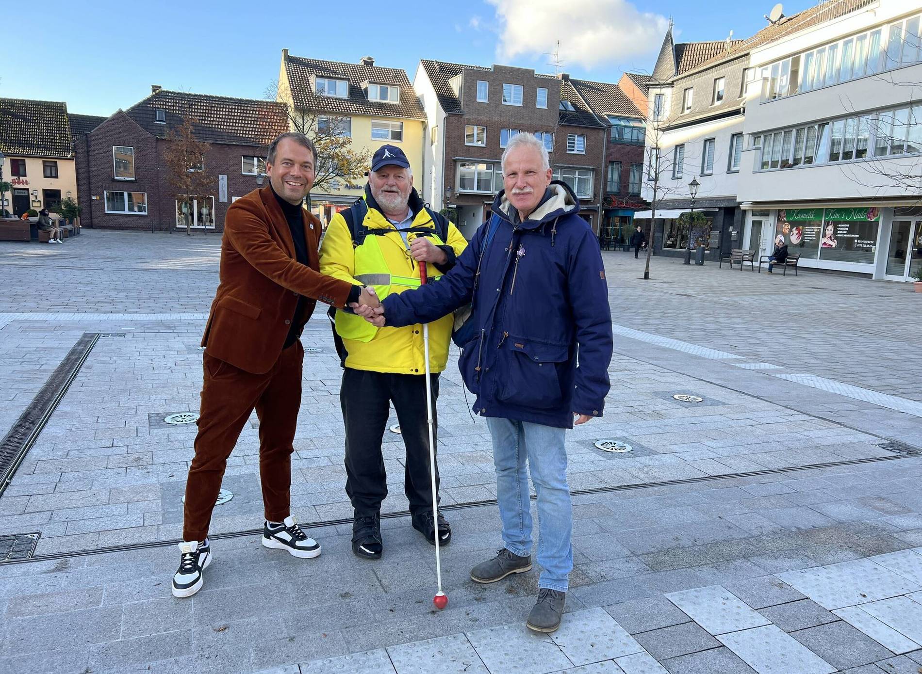 Seniorensitz Der Blindenhilfe Auf Der Karthause Blindenhilfe froh über behindertengerechte Umrandung