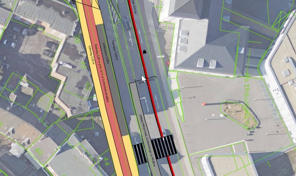  Am Rathaus soll ein sechs Meter breiter Zebrastreifen das Überqueren der Unterwallstraße sicherer machen. 