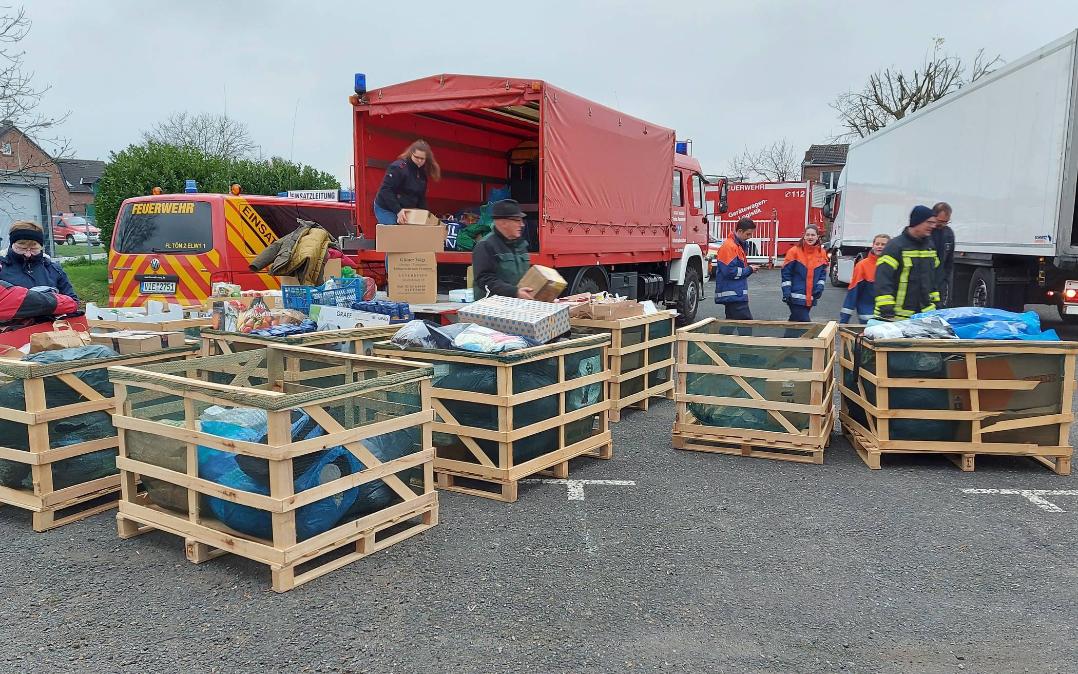 Zahlreiche Lebensmittel und Hilfsgüter wurden bei