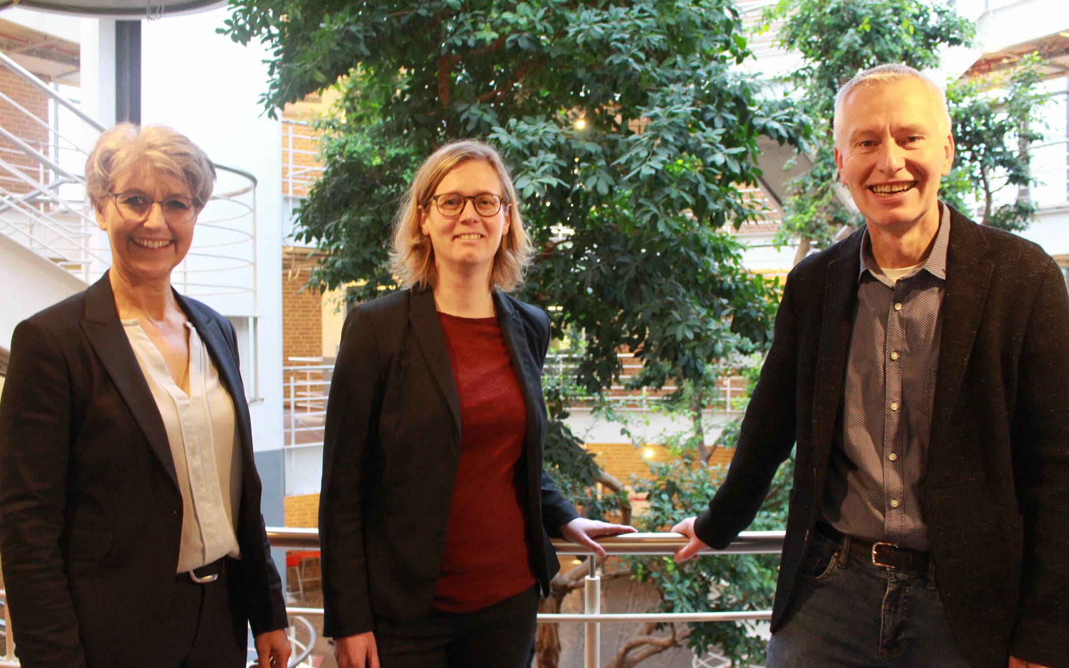 Stellen die Arbeitsmarktbilanz 2022 vor: Die