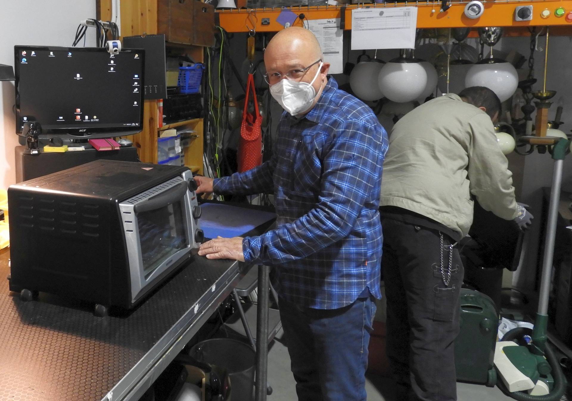 Geräte-Spenden werden in der kaufbar kontrolliert und instandgesetzt. 