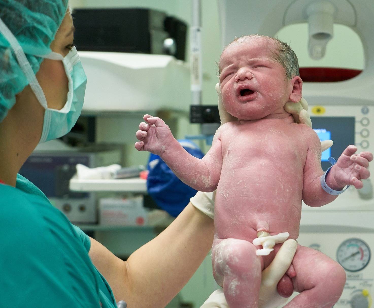 Vieles, was in Sachen Geburt medizinisch möglich ist, wird ethisch scharf diskutiert. 