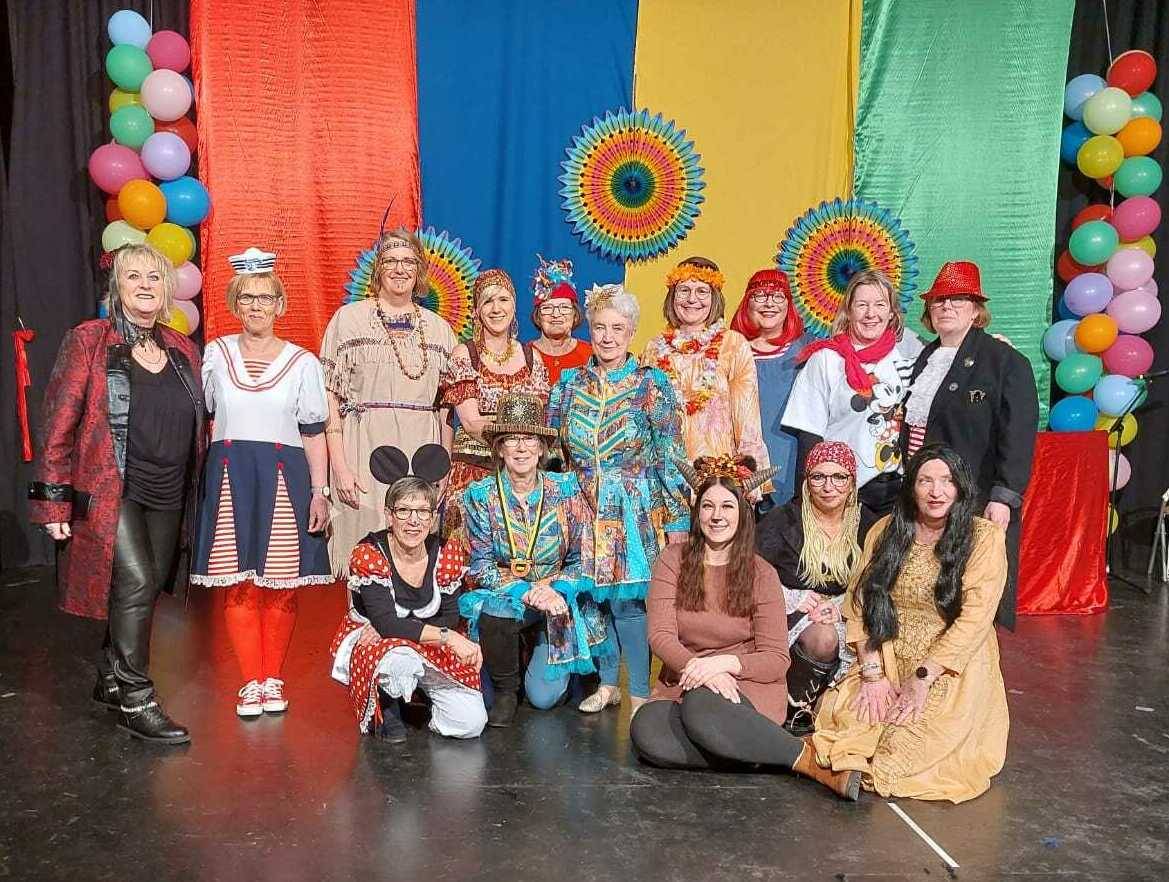 Die KFD Lank hat zur närrischen Sitzung in das Forum Wasserturm eingeladen.