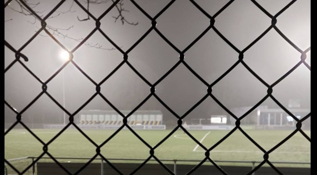 Zankapfel: Der Flutlichtbetrieb auf der Theodor-Mostertz-Anlage in Lank. 