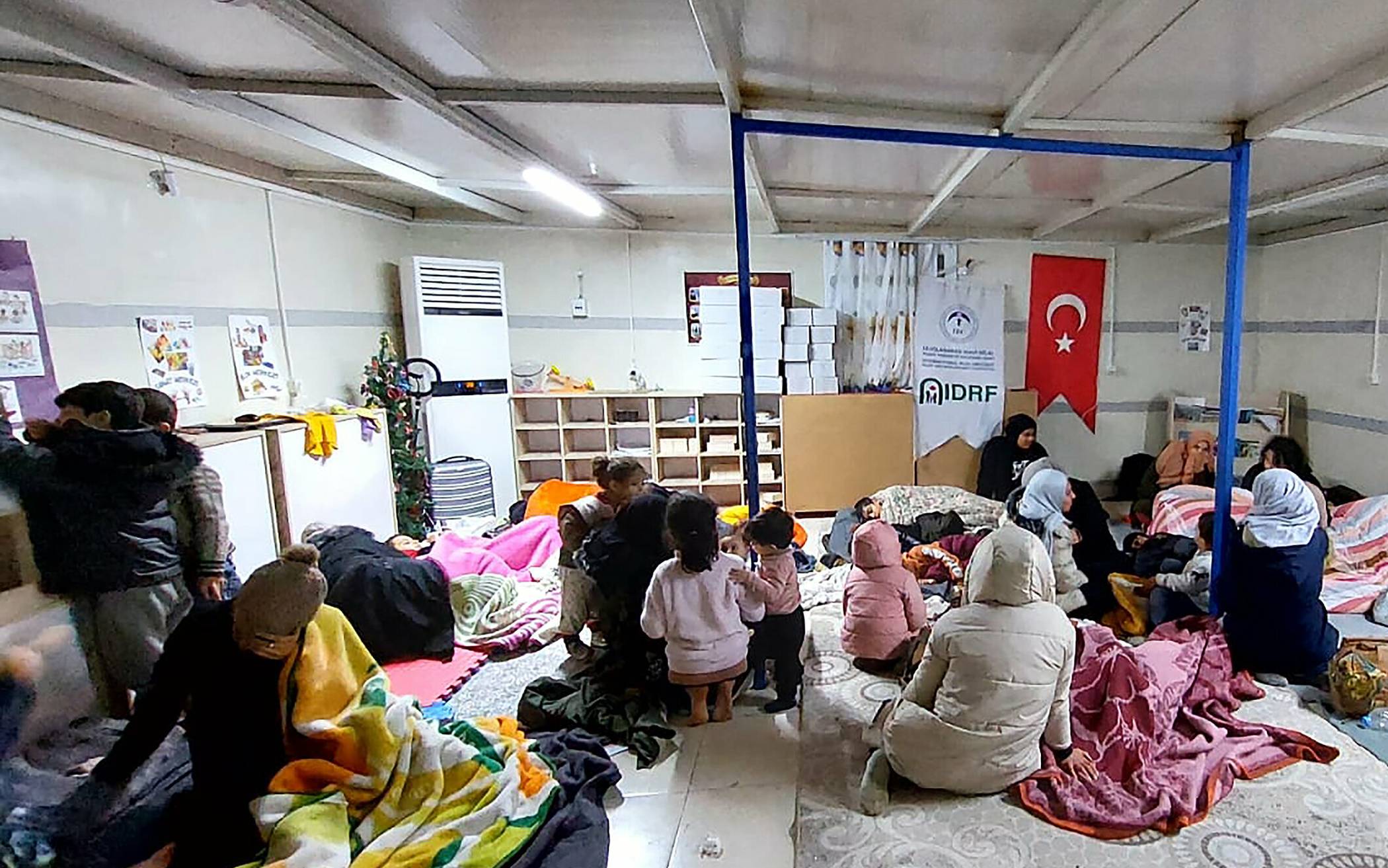  In der türkischen Stadt Kilis werden die Menschen in Notunterkünften untergebracht. 