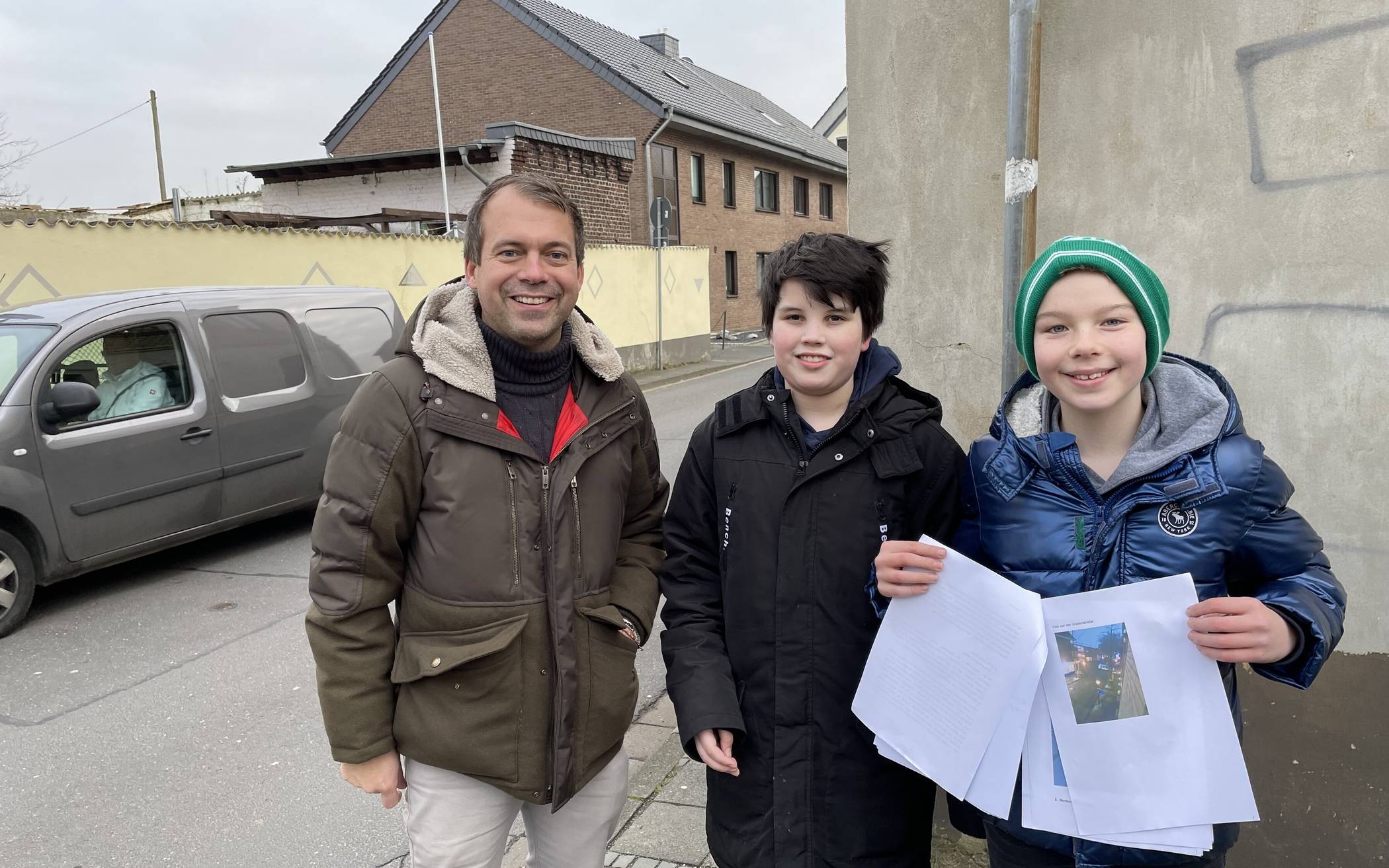 Stadtrundgang mit Bürgermeister Christian Pakusch (links).