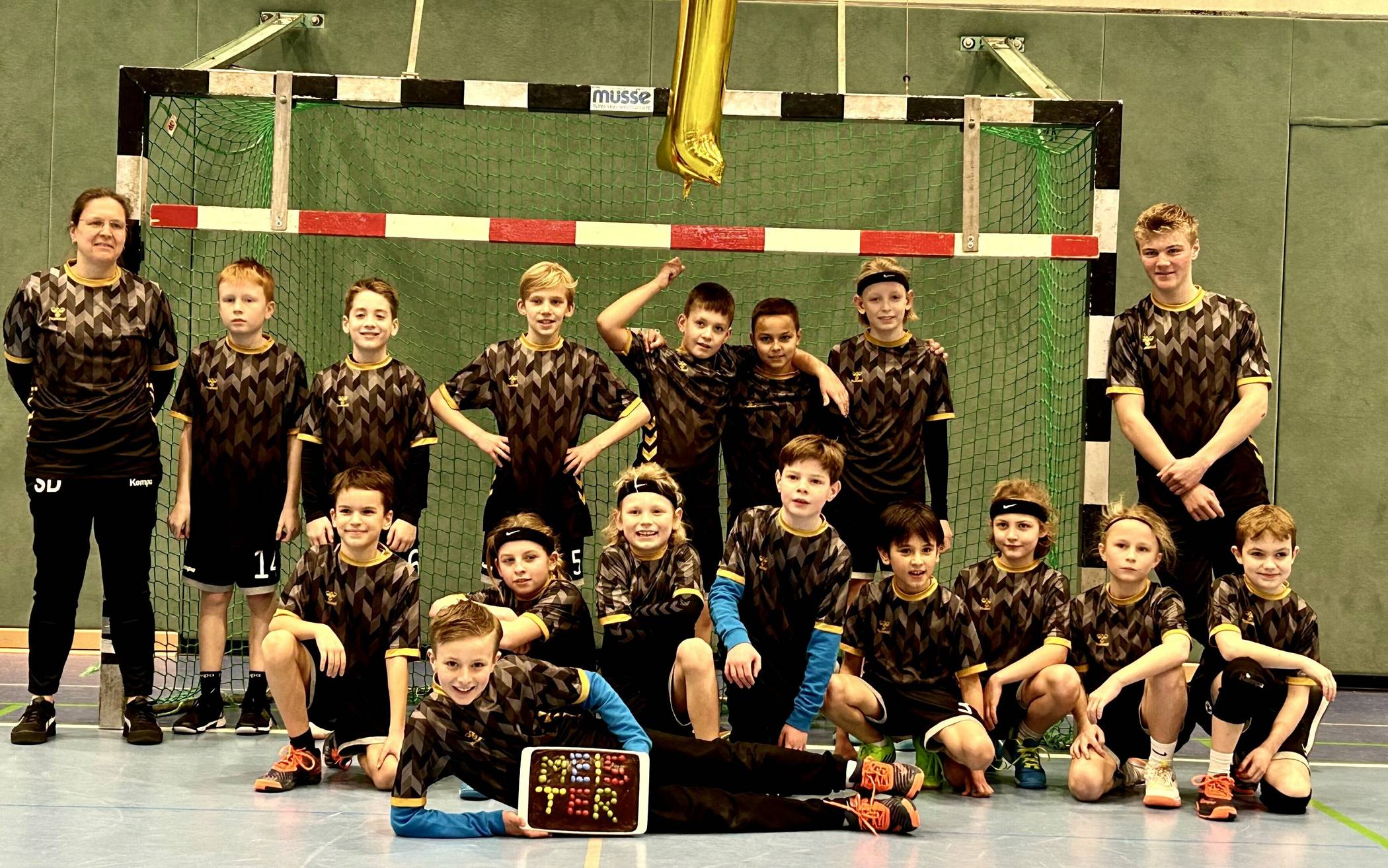 Erfolgreiche E-Jugend-Meister. Unser Foto zeigt obere