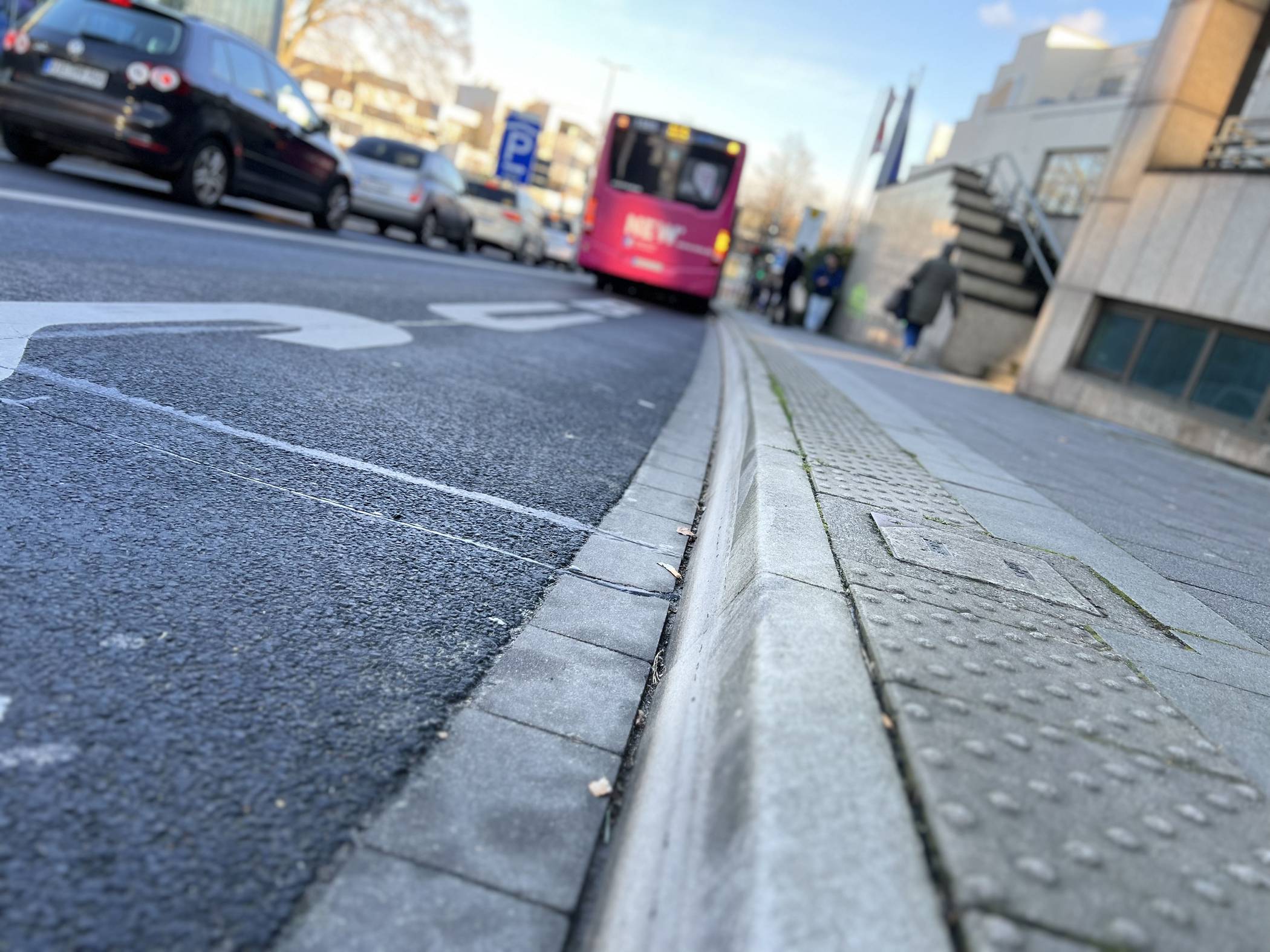 16 weitere Bushaltestellen  sollen in Mönchengladbach barrierefrei werden. 