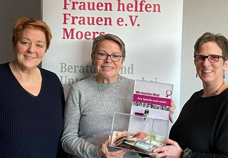 Spendenübergabe (v.l.): Sabine Kellner, Monika Lehmann und Claudia Fander. 