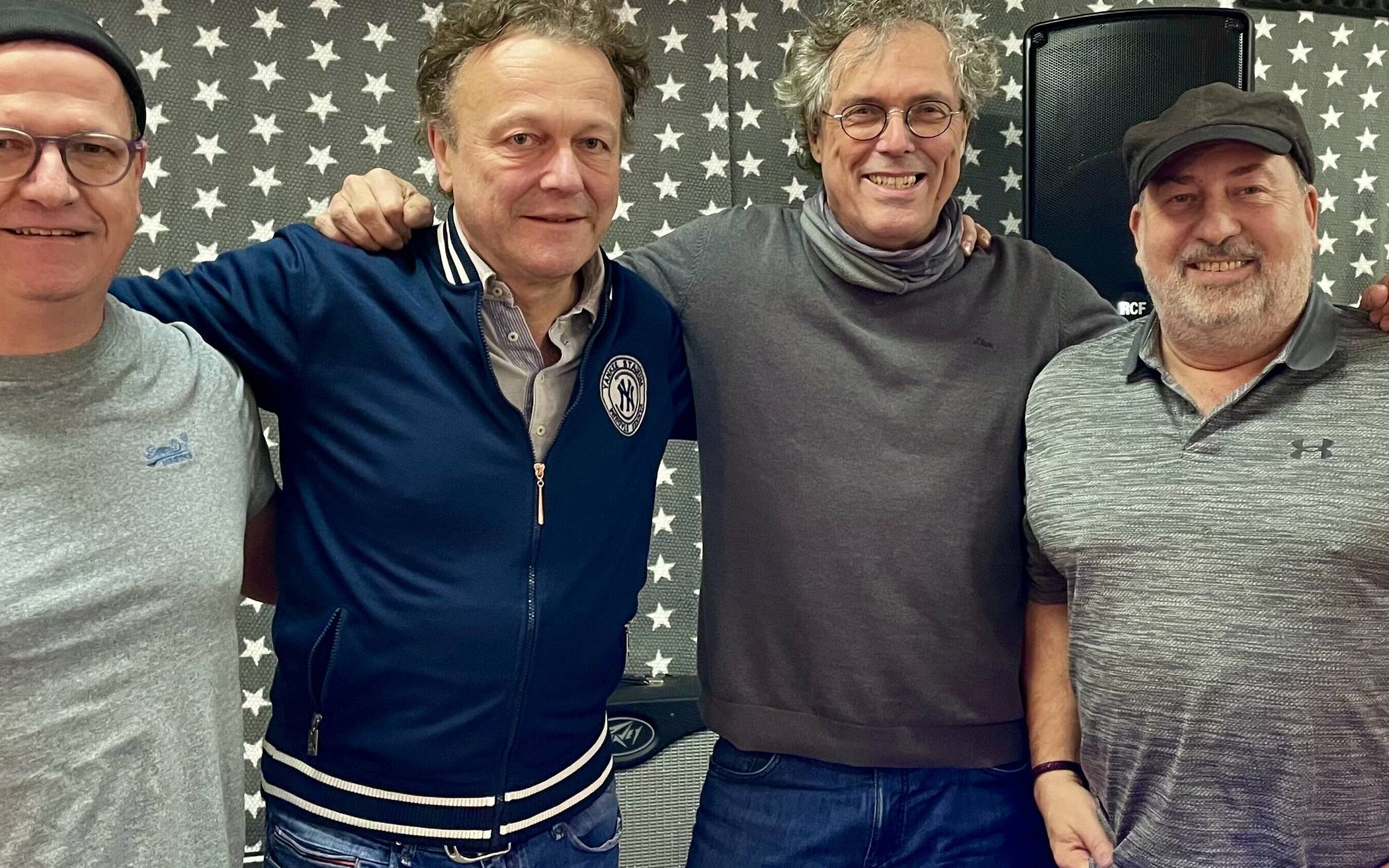  Die Meerbuscher Rockband ATZ (v.l.: Thomas Thieme-Rohr, Klaus Kreutz, Gert Vigener, Detlev Spanholtz) konnte sich kürzlich über den Wochensieg beim Wettbewerb „Szene im Westen“ in der Radio-Sendung „WDR 2 POP“ freuen. 
