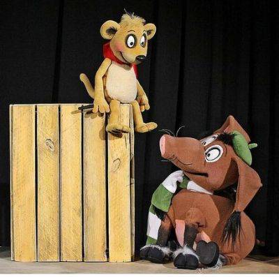 Tafiti und sein Freund Pinsel. 