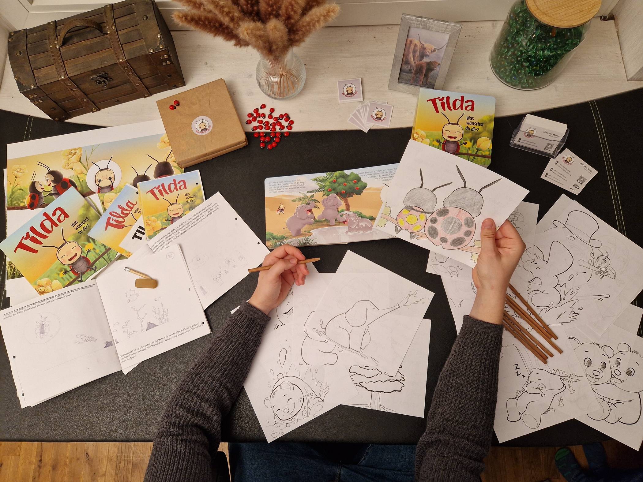 Aus einer Idee ist Wirklichkeit geworden: Marienkäfer Tilda summt mit ihren goldenen Punkten schon durch einige Kinderzimmer im Kreis.