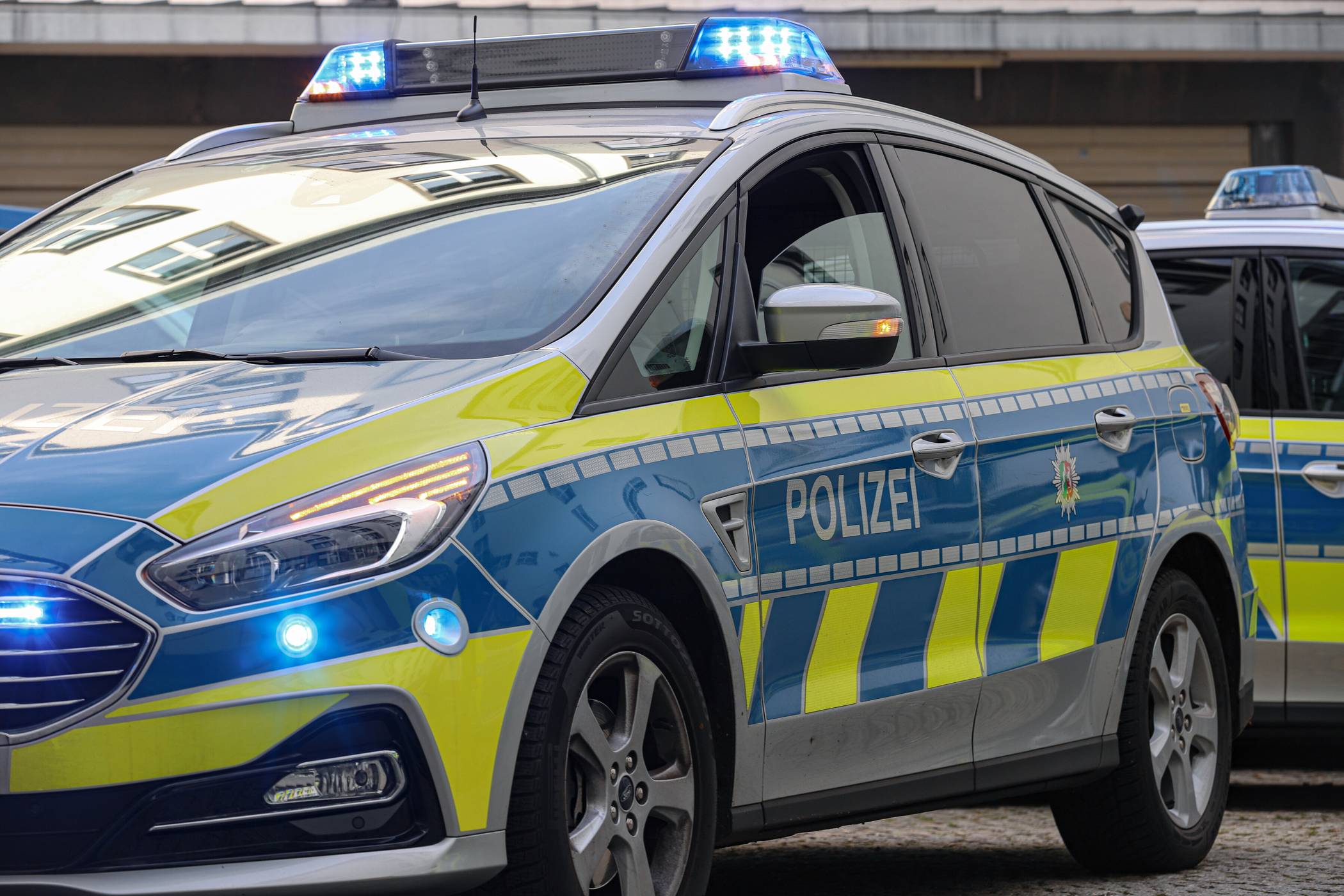 Schockanruf - Seniorin übergibt Bargeld - Zeugen gesucht