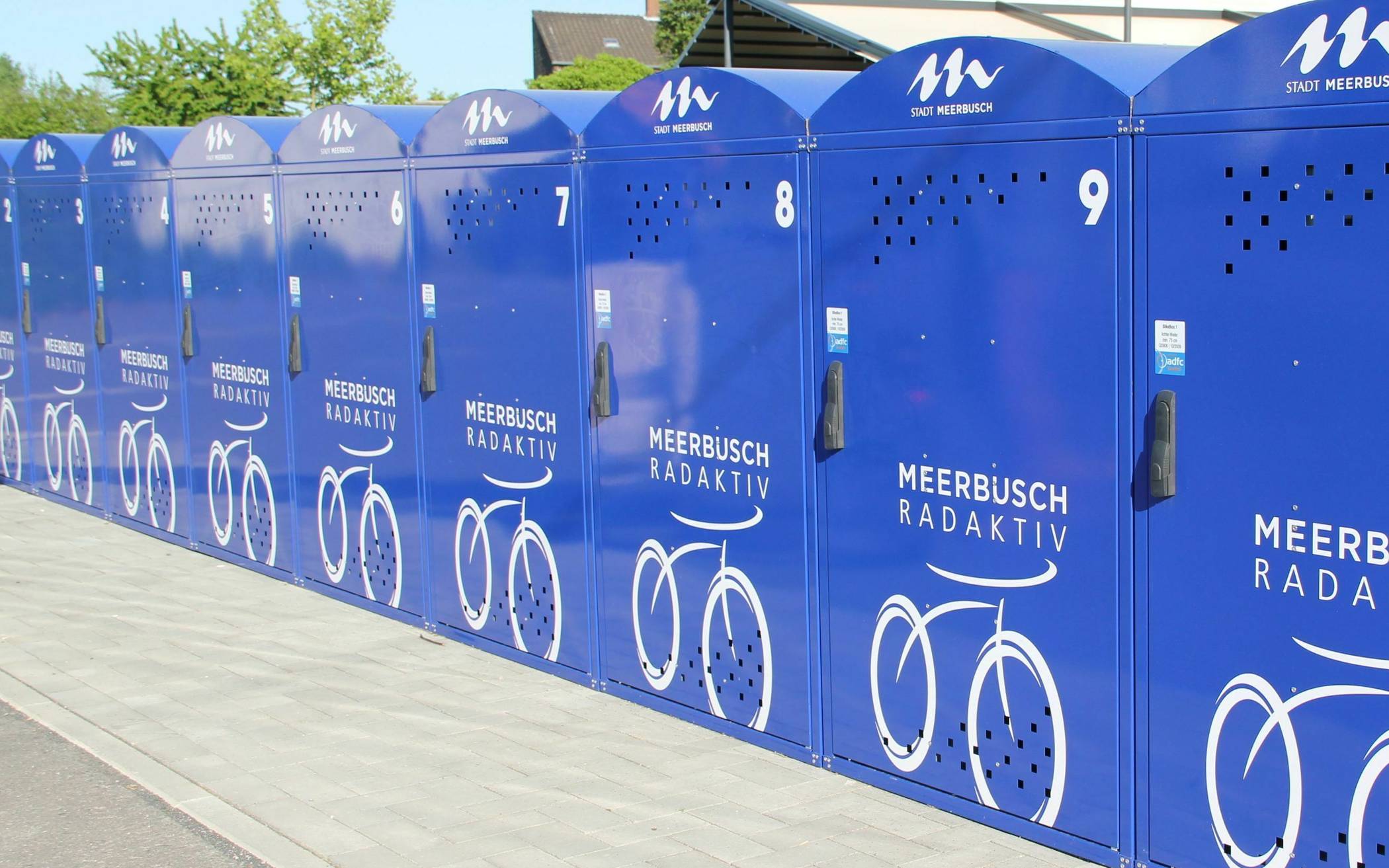 Seit fünf Jahren vermietet die Stadt Fahrrad-Boxen – 25 Stück am Osterather Bahnhof und 15 am „Landsknecht“ in Büderich. 