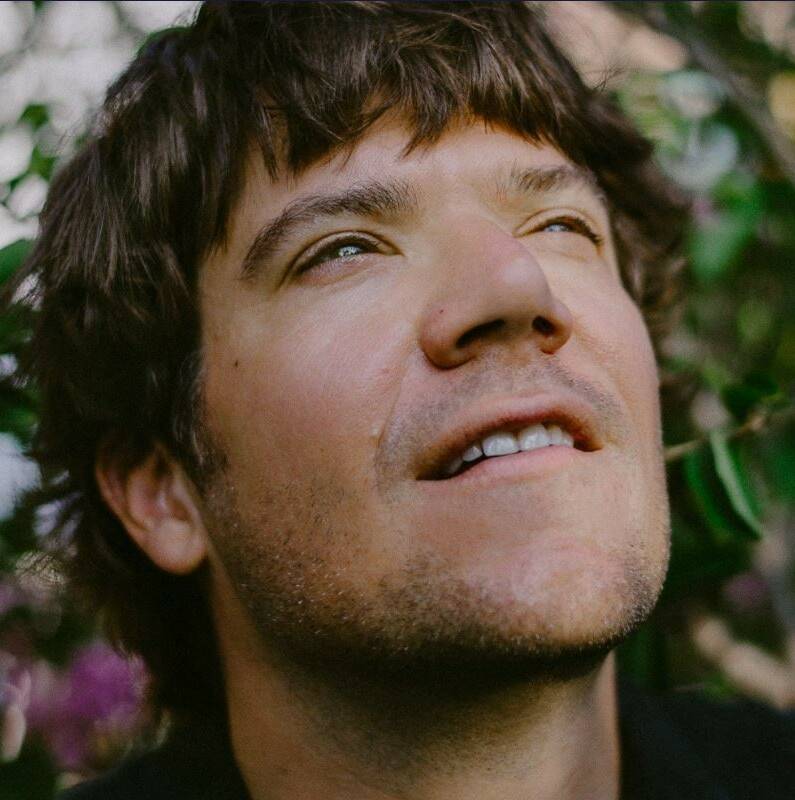  Der aus San Francisco stammende Singer/Songwriter John Elliott ist erstmals in Krefeld zu erleben. 