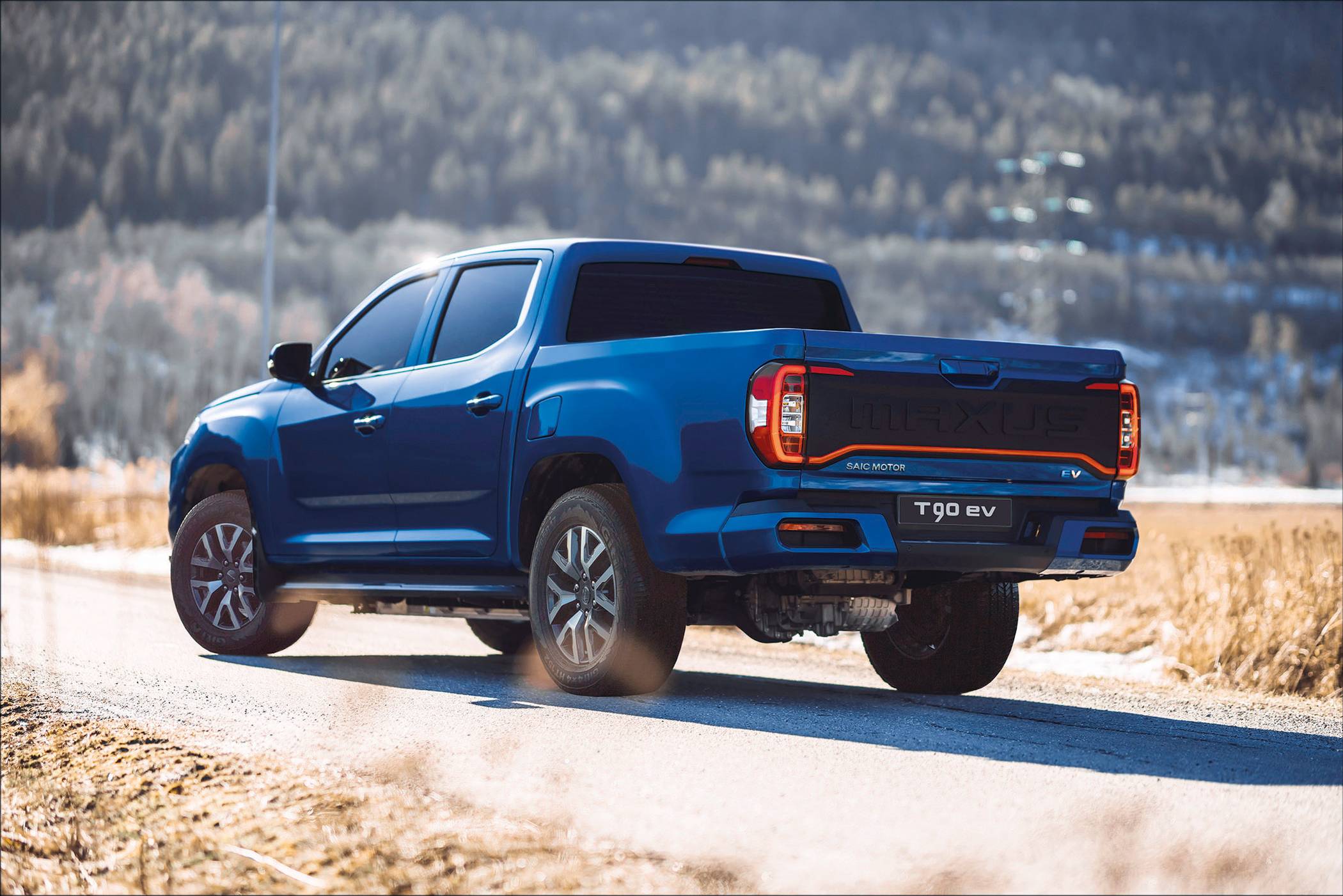  Der MAXUS Pick-up verwandelt sich bei Bedarf auch in ein leistungsfähiges Zugfahrzeug mit einer Anhängelast von bis zu einer Tonne. 