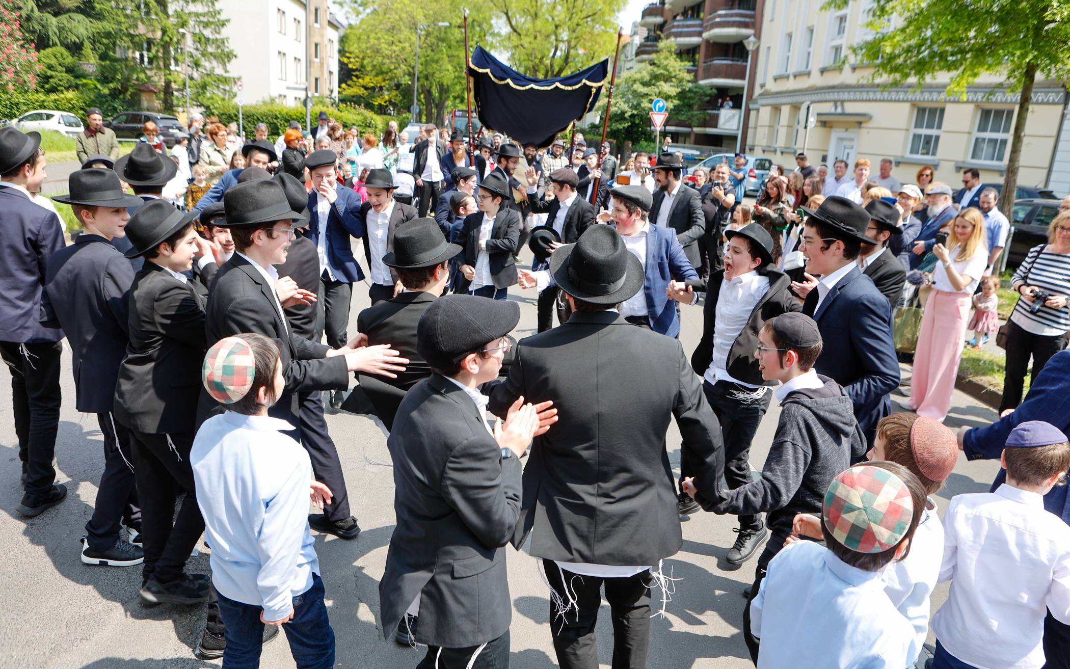 Einweihung der neuen Torahrolle