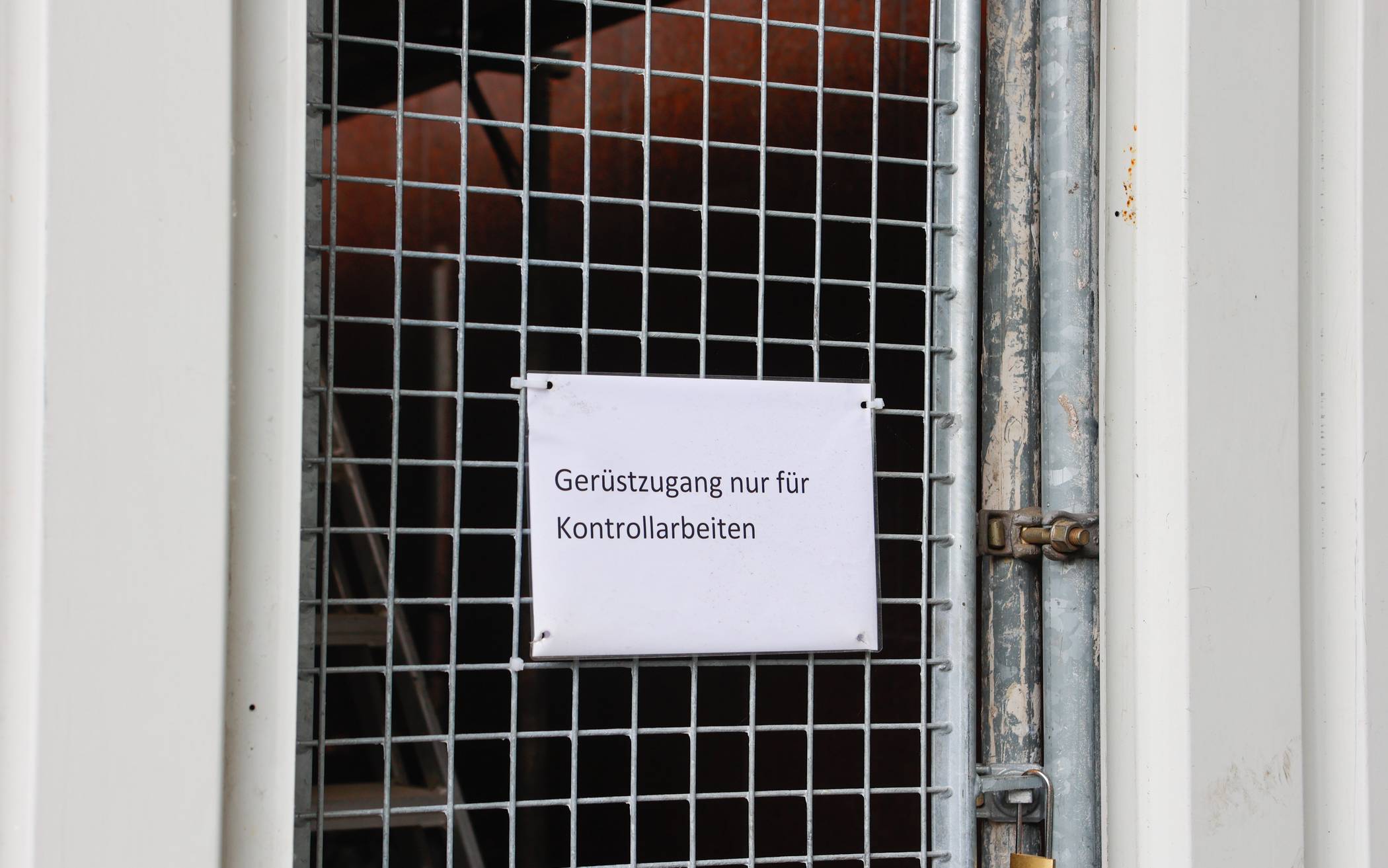 Rissen in Wänden - Amtsgericht Krefeld wurde geräumt