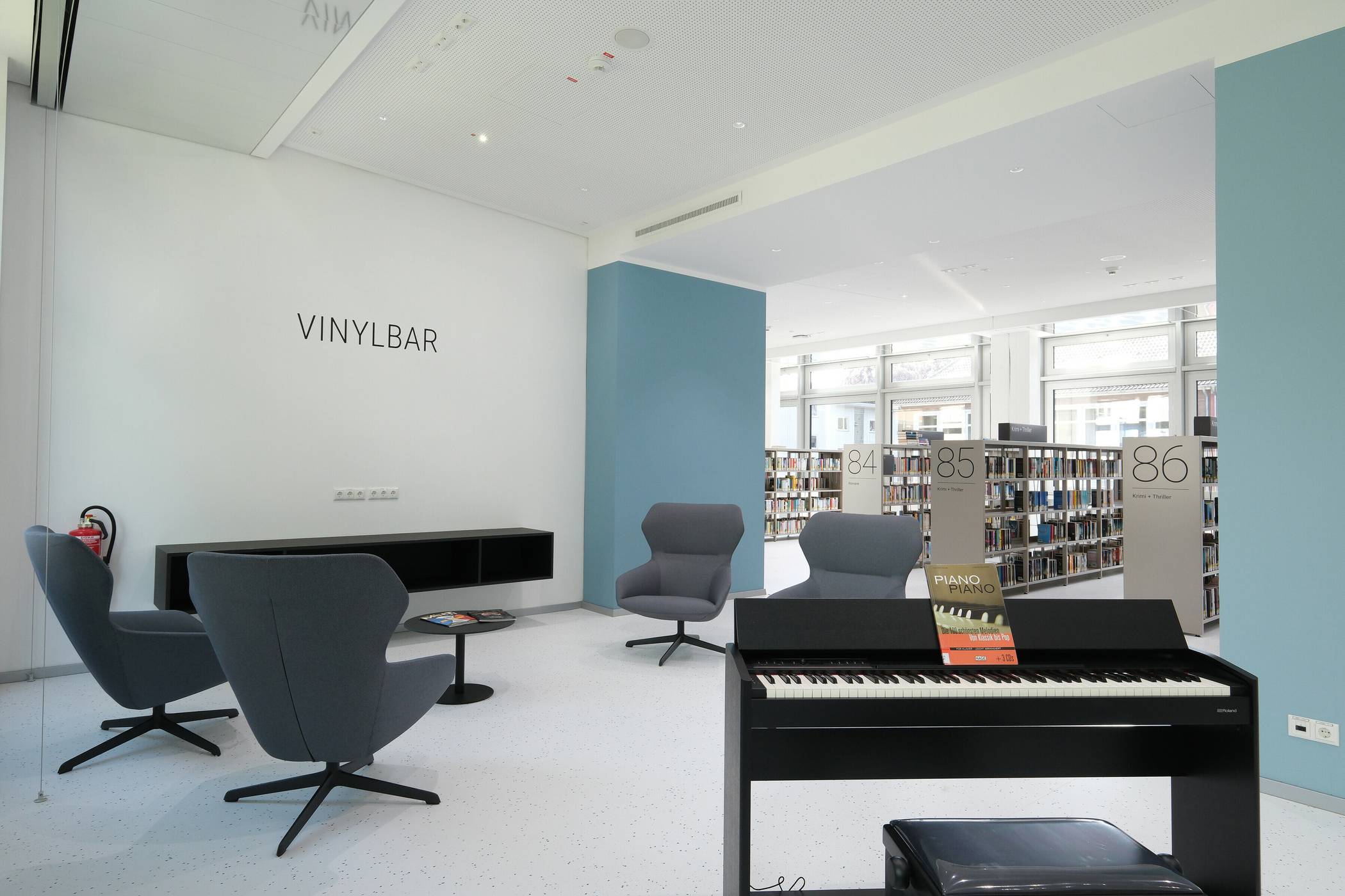 In der Vinylbar gibt es unter anderem die Möglichkeit Platten zu hören.