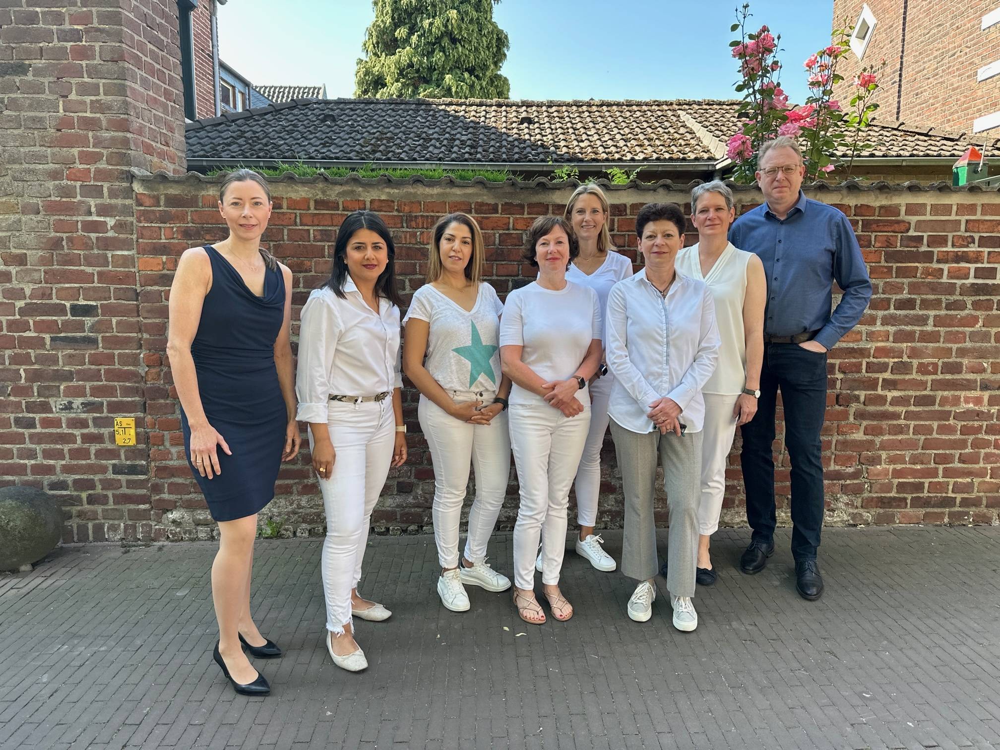  Die Inhaberinnen und Inhaber der Meerbuscher Apotheken (nicht alle auf dem Bild) sind mit der aktuellen Situation unzufrieden. 